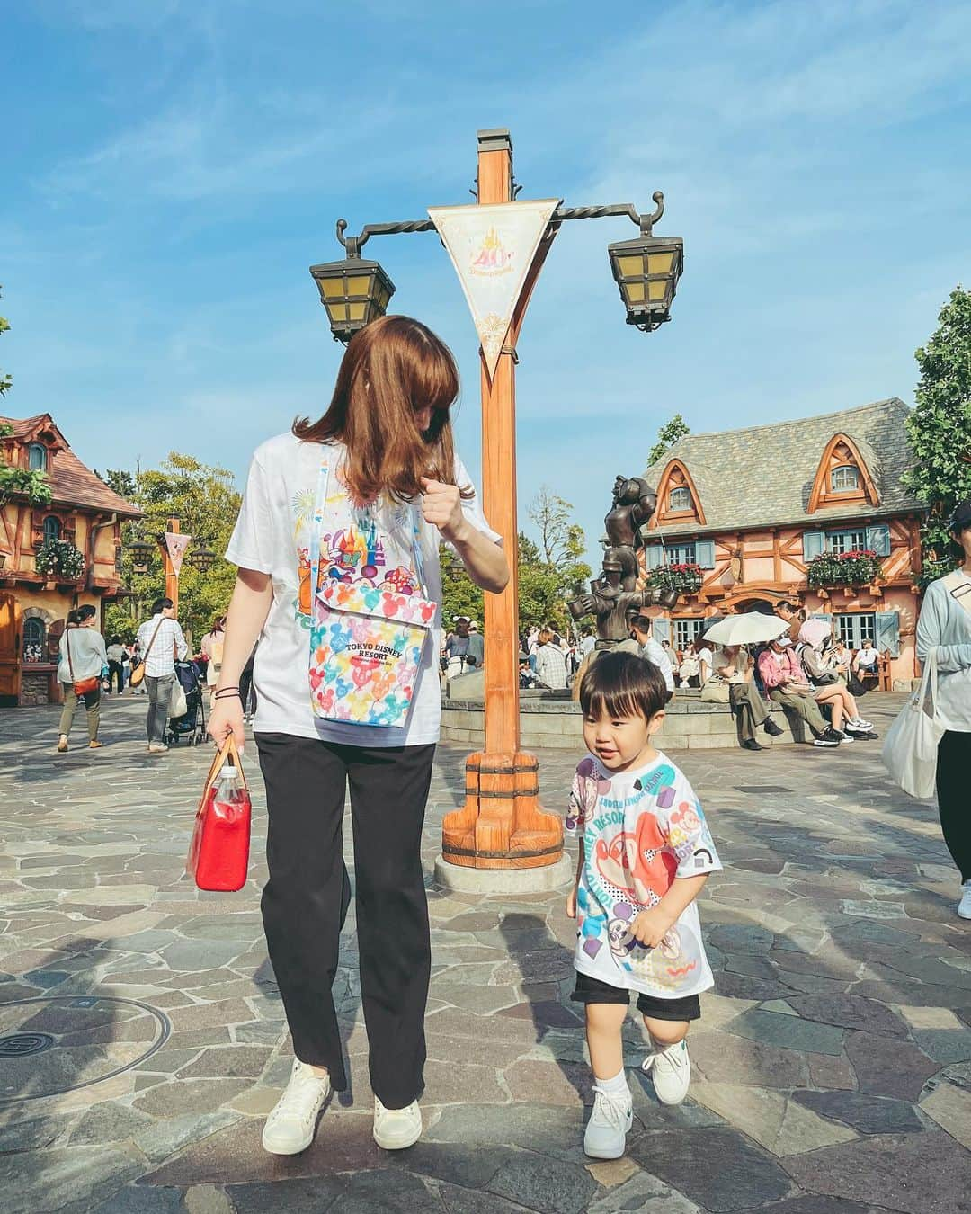 武田奈也さんのインスタグラム写真 - (武田奈也Instagram)「ㅤ　 　 Disneyland🏰❤️ 　 もうそろそろジェットコースター乗りたい🎢 スプラッシュいけるかな？ まだ怖いかな？🤔🤔 　  こた、ほぼずっと抱っこお疲れ様🥹❤️ 　      #ディズニーランド #disneyland」5月15日 18時11分 - nana___takeda