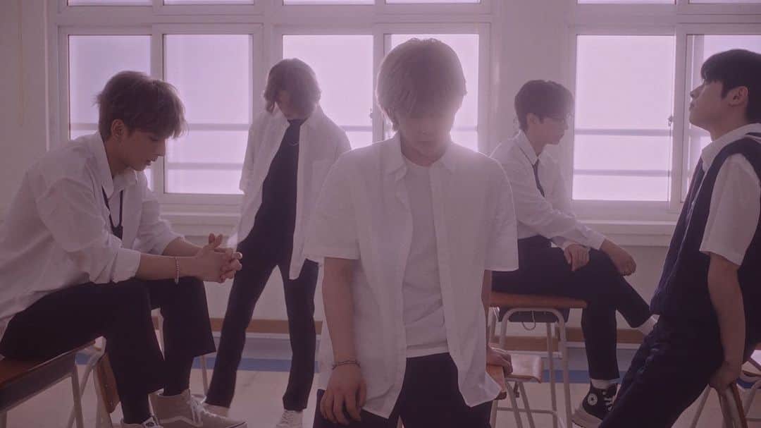 のインスタグラム：「⠀  Xdinary Heroes "Dear H." M/V  #XdinaryHeroes #엑스디너리히어로즈 #Deadlock #DearH #WE_ARE_ALL_HEROES #JYP」