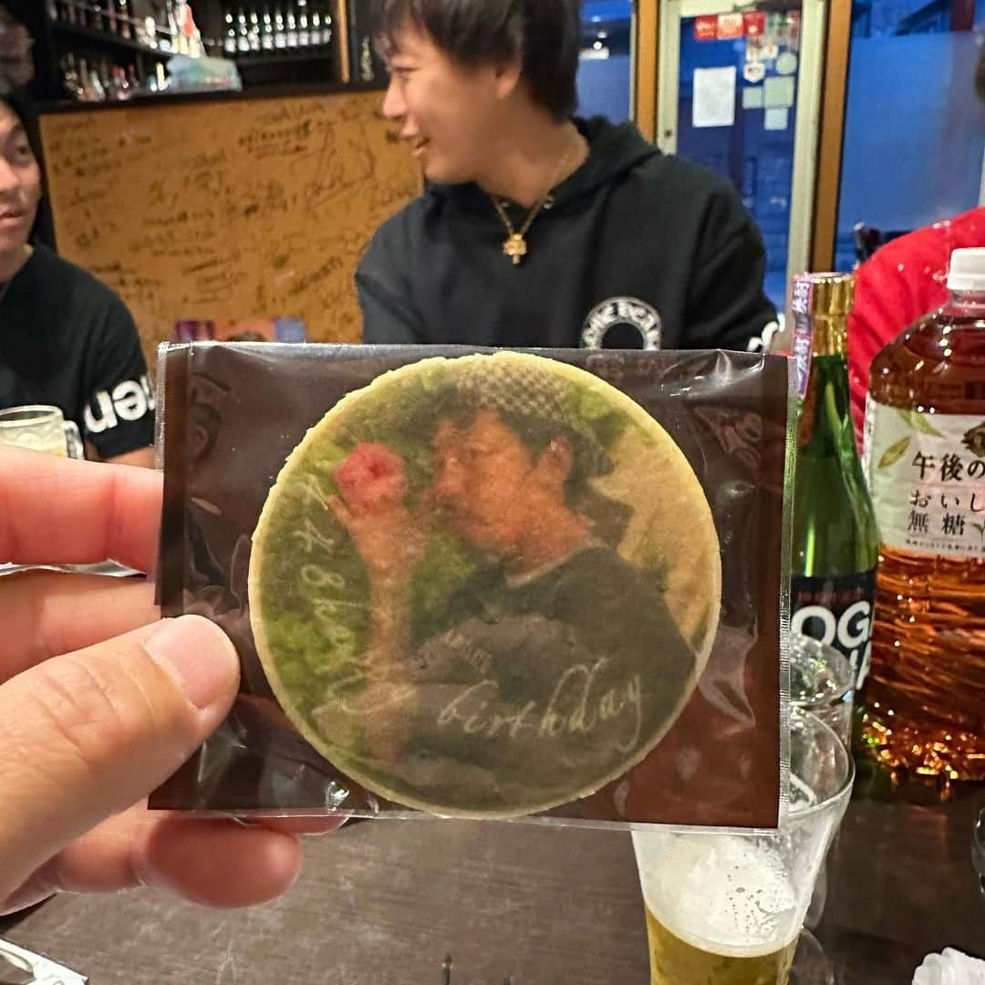 yoshiyaさんのインスタグラム写真 - (yoshiyaInstagram)「誕生日  幼馴染から最近仲良くなった人まで 良く集まるもんだよ  皆んなありがとう🍺  #誕生日 #38歳 #気持ちは20代 #以上」5月15日 18時07分 - 448_style