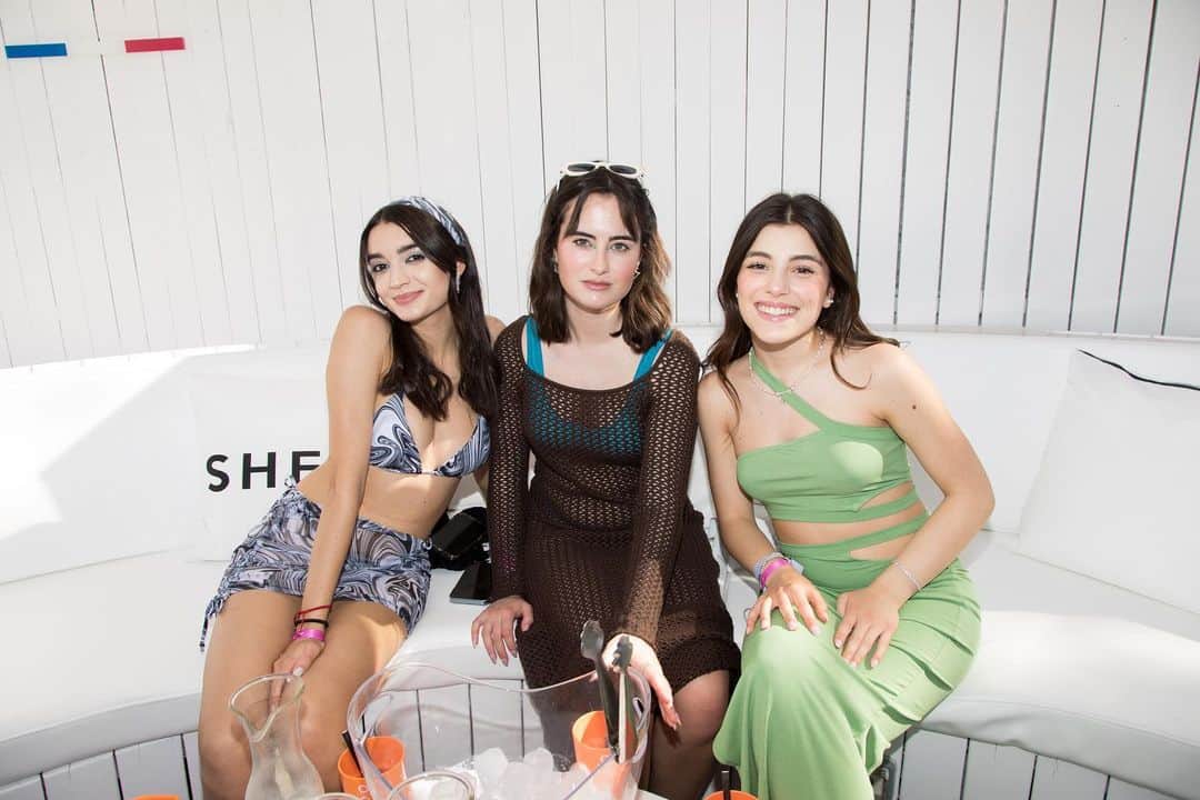 SHEINさんのインスタグラム写真 - (SHEINInstagram)「The memories we made at #SHEINXObeachIbiza will go down in pool party history 🌊🙌 We served cool libations, legendary looks, and fun we won’t soon forget! 🎉🥂 Can‘t wait to see you again, Ibiza! Until next time 😎🏊  🔗: https://shein.shop/pcm15wh  #SHEINXObeachIbiza #meetSHEIN #SHEINparty」5月15日 20時30分 - sheinofficial