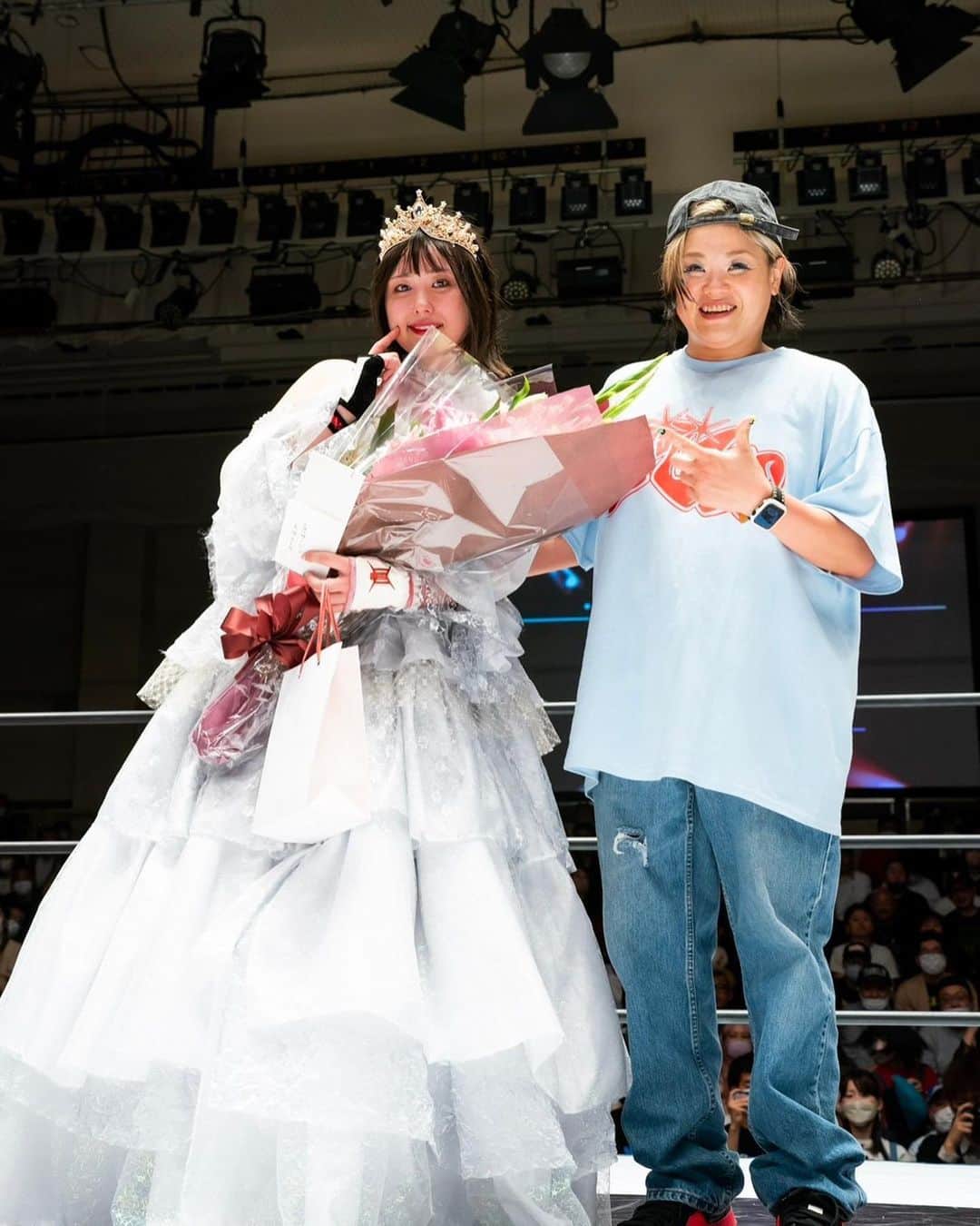 高橋奈苗のインスタグラム：「ジャンボプリンセス👸ひめか  シードリングの頃からお世話になって… 引退式と同じ場所、後楽園ホールで自分の膝がアレしてダブルパンチで負けたりしてた頃に比べるとずいぶん強く逞しくなったよね。  本音をいうならもっと試合したかったぞ😭　  とっても可愛い素敵なお姫様な引退でした。  ほんとーに全部かわいいよね、ひめかって🥺  素敵な空間を魅せてくれてありがとう🌺  お疲れ様でした❣️  これからの人生もでかいはかわいいパッションで❤️  @nanae_passion_  follow me!  通販ショップ➡︎ https://jungarian.thebase.in/  #プロレス #高橋奈七永  #ナナエ #パッション #passion #女子プロレス #人間国宝 #japan #nanaetakahashi #STARDOM #ひめか #ジャンボプリンセス」