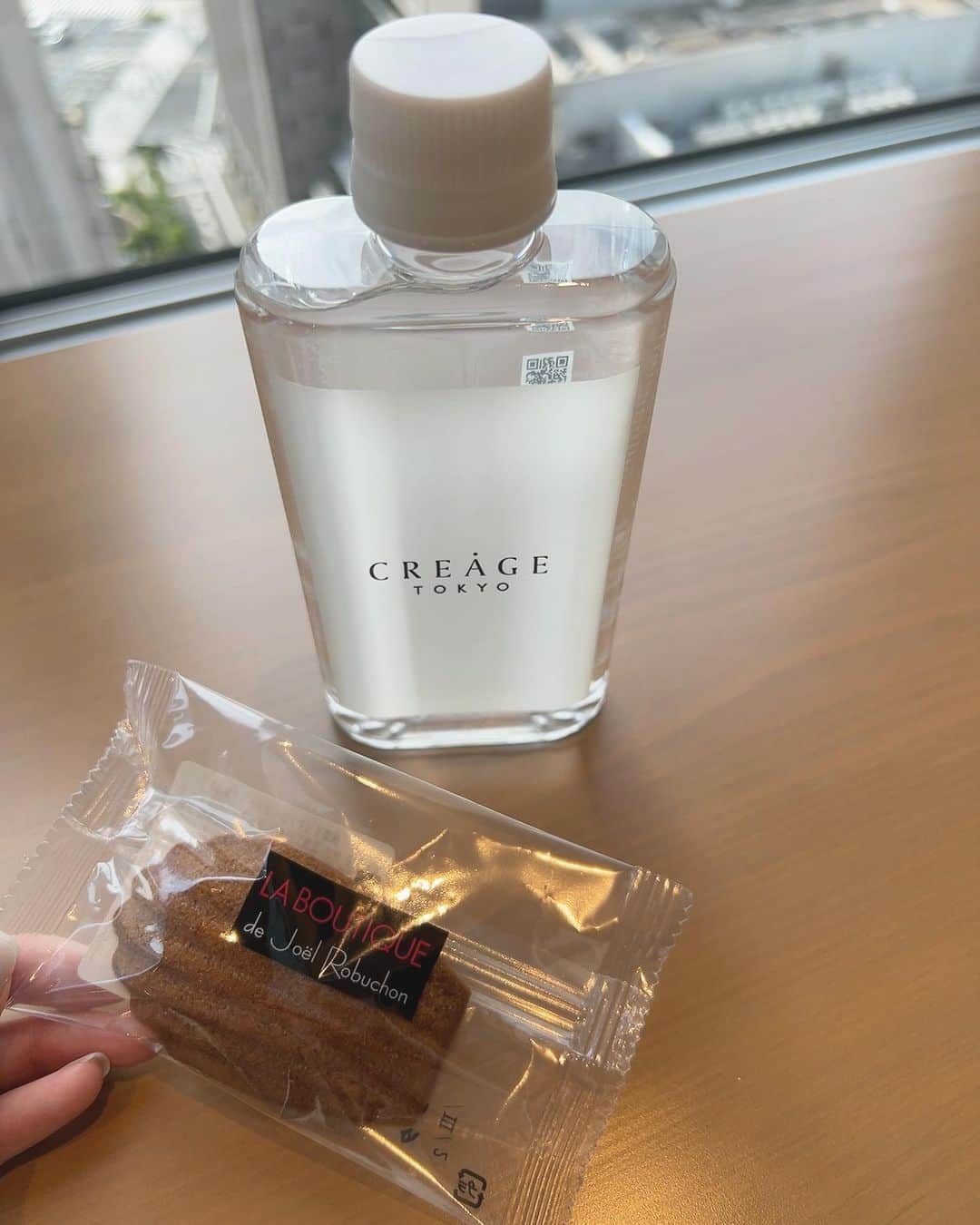鹿沼憂妃のインスタグラム：「先日 @creagetokyo_ld にて 『YOU検診』を受けてきました🏥✨ YOU検診は子宮・卵巣、乳房、大腸の検診🌱 女性特有の疾患を総合的にチェックしてもらえるよ！  わたしみたいに30代以上の方はもちろん 20代からでもこういう検査は みんなぜひ受診してほしいと思う🙏  受けようと思っても緊張しちゃったり 後回しにしちゃったりしがちだと思うんだけど、、 身体は何よりも大事だからね。😌💗  クレアージュ東京は女性専用クリニックだから 初めての方でも安心できるんじゃないかな🌼 クリニック内はホテルみたいに綺麗だし 居心地もよくて対応も丁寧で 最後にはお菓子までもらえちゃって…🍪❤️ ありがとうございました👩🏼‍⚕️！！  また次もここで受けたいと思います🫶🏻 . #クレアージュ東京レディースドッククリニック #YOU健診 #婦人科検診 #レディースドック #健康診断」
