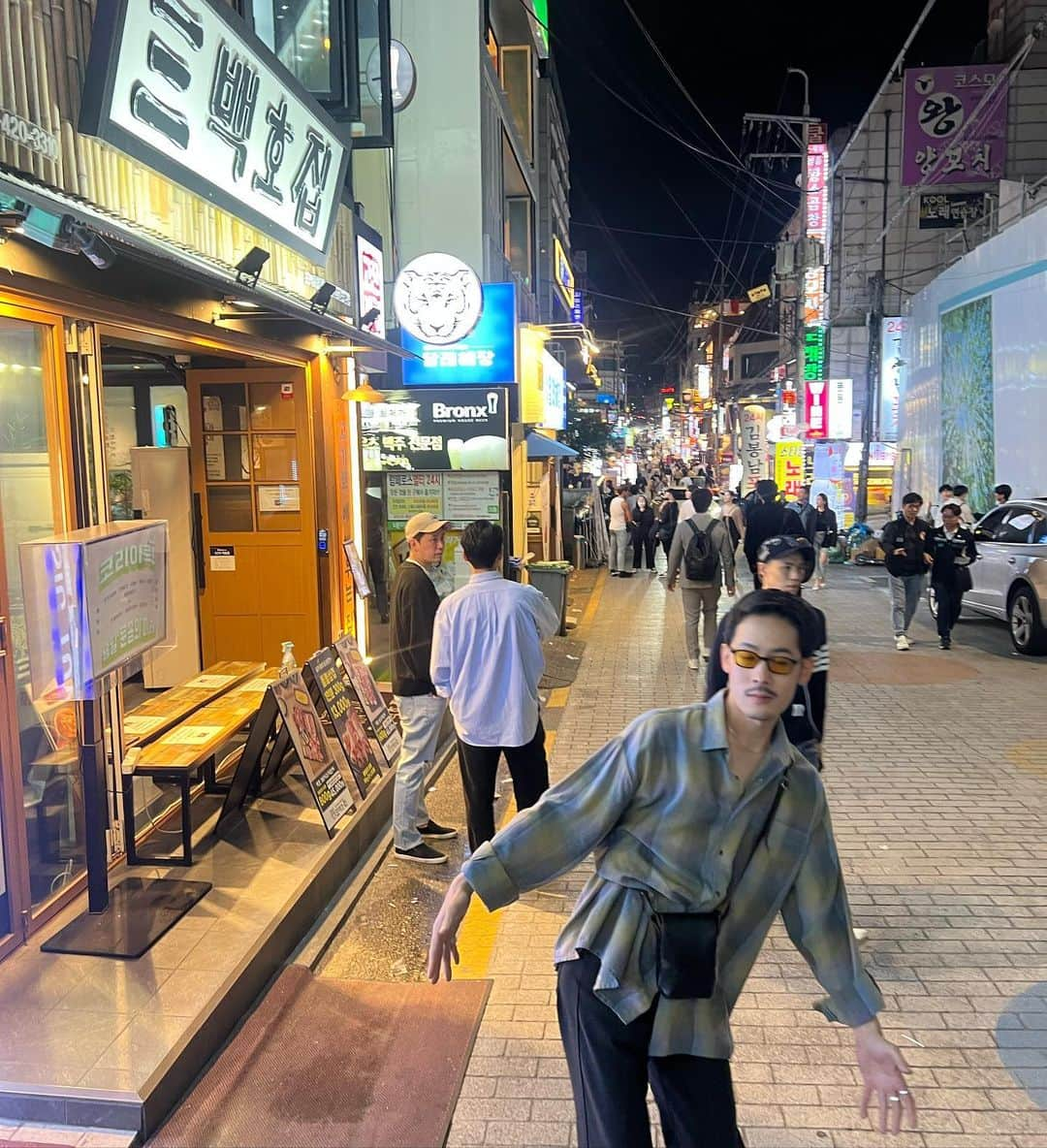 TENDREさんのインスタグラム写真 - (TENDREInstagram)「MY FIRST TRIP TO KOREA IN MY LIFE🇰🇷  初韓国はあっという間かつ濃密すぎて、写真を全然撮る間もなく終わってしまったのでまたすぐに絶対に旅行で来ようときめました！  現地のコーディネーターや今回ライブに急遽参加してくれた韓国のドラマージンホ @dulumer_  そして眩しいくらいの笑顔で踊ってくれて、わたしの拙い韓国語をほめてくれた現地の皆さん、本当にうれしかった🥹  また会いましょうネ！ I'll surely come to see you again ! 또 만나요 ! 너무 너무 사랑해～」5月15日 18時30分 - tanaakin