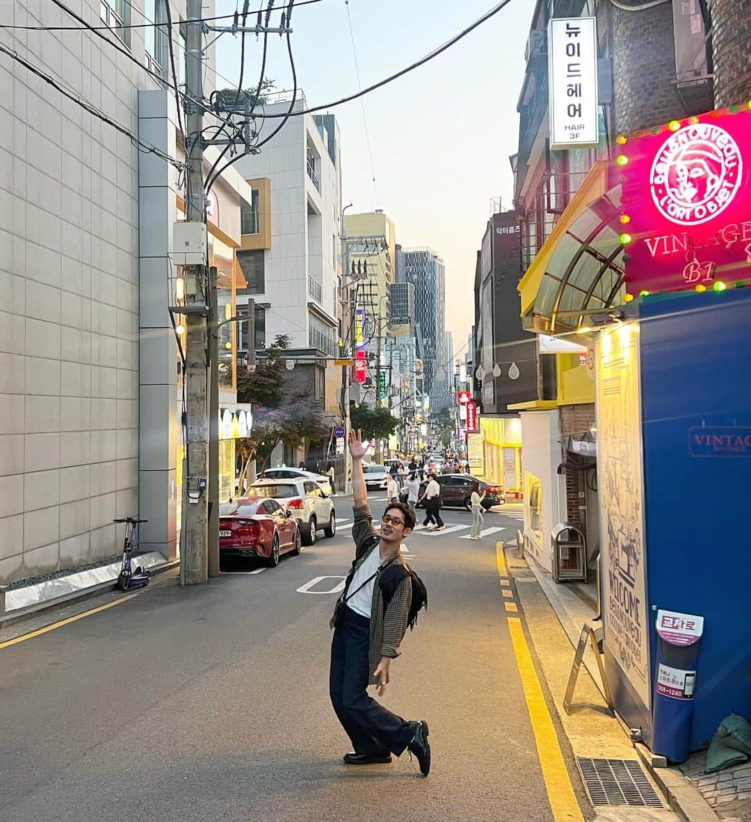 TENDREのインスタグラム：「MY FIRST TRIP TO KOREA IN MY LIFE🇰🇷  初韓国はあっという間かつ濃密すぎて、写真を全然撮る間もなく終わってしまったのでまたすぐに絶対に旅行で来ようときめました！  現地のコーディネーターや今回ライブに急遽参加してくれた韓国のドラマージンホ @dulumer_  そして眩しいくらいの笑顔で踊ってくれて、わたしの拙い韓国語をほめてくれた現地の皆さん、本当にうれしかった🥹  また会いましょうネ！ I'll surely come to see you again ! 또 만나요 ! 너무 너무 사랑해～」