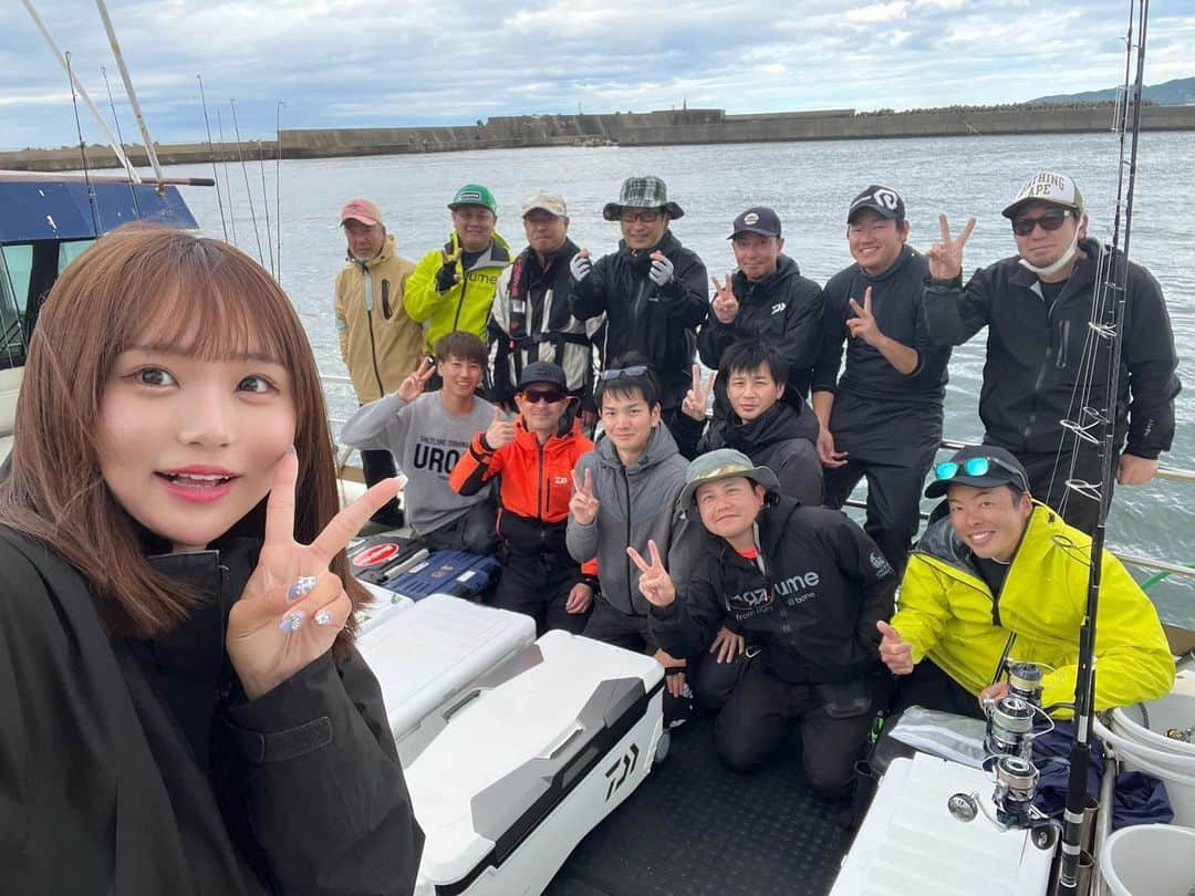 伊賀愛優菜さんのインスタグラム写真 - (伊賀愛優菜Instagram)「･ 昨日は 「2023 SHIMANO  OCEA JIGGING CUPin丹後」でした！ ･ 今回わたしは、カメラマン＆スタッフ🎣 としてブルーウォーターさんに乗船！🌊 ･ 船長さんと、一緒に乗船された方々も とても優しくて面白い方ばかりでした！ ･ 皆さんの真剣に釣りをしている姿を 最後まで見られて幸せでしたっ😊✨️ ･ そして入賞された方々おめでとうございます🏆 ･ また、参加してくださった方々、船長さん、 スタッフの皆さん、ゲストの方々 本当にありがとうございました！🙇‍♂️ ･ #shimano #丹後 #丹後ジャーク #ジギング #oceajiggingcup #釣りガール #大会 #23オシア丹後 #丹後ジギング #鰤 #アルバトロス #アングラーズ #ヴィーナス #オーシャンズ #シーマン #勝丸 #ファルコン #ブルーウォーター #ラスター」5月15日 18時33分 - ayugram_125