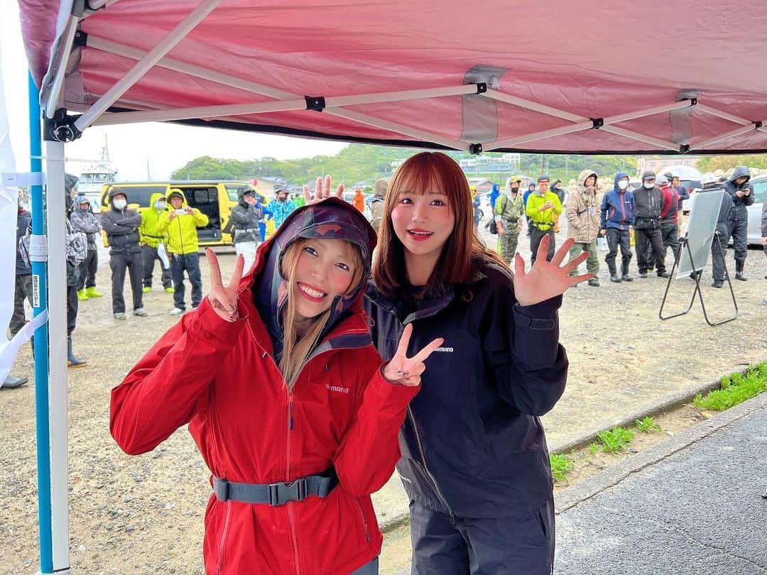 伊賀愛優菜さんのインスタグラム写真 - (伊賀愛優菜Instagram)「･ 昨日は 「2023 SHIMANO  OCEA JIGGING CUPin丹後」でした！ ･ 今回わたしは、カメラマン＆スタッフ🎣 としてブルーウォーターさんに乗船！🌊 ･ 船長さんと、一緒に乗船された方々も とても優しくて面白い方ばかりでした！ ･ 皆さんの真剣に釣りをしている姿を 最後まで見られて幸せでしたっ😊✨️ ･ そして入賞された方々おめでとうございます🏆 ･ また、参加してくださった方々、船長さん、 スタッフの皆さん、ゲストの方々 本当にありがとうございました！🙇‍♂️ ･ #shimano #丹後 #丹後ジャーク #ジギング #oceajiggingcup #釣りガール #大会 #23オシア丹後 #丹後ジギング #鰤 #アルバトロス #アングラーズ #ヴィーナス #オーシャンズ #シーマン #勝丸 #ファルコン #ブルーウォーター #ラスター」5月15日 18時33分 - ayugram_125