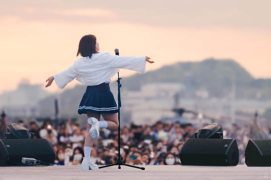 ユンナのインスタグラム：「요즘 날씨도 좋고 다 함께 노래하니 신나네요🤭💐 #해양페스티벌」