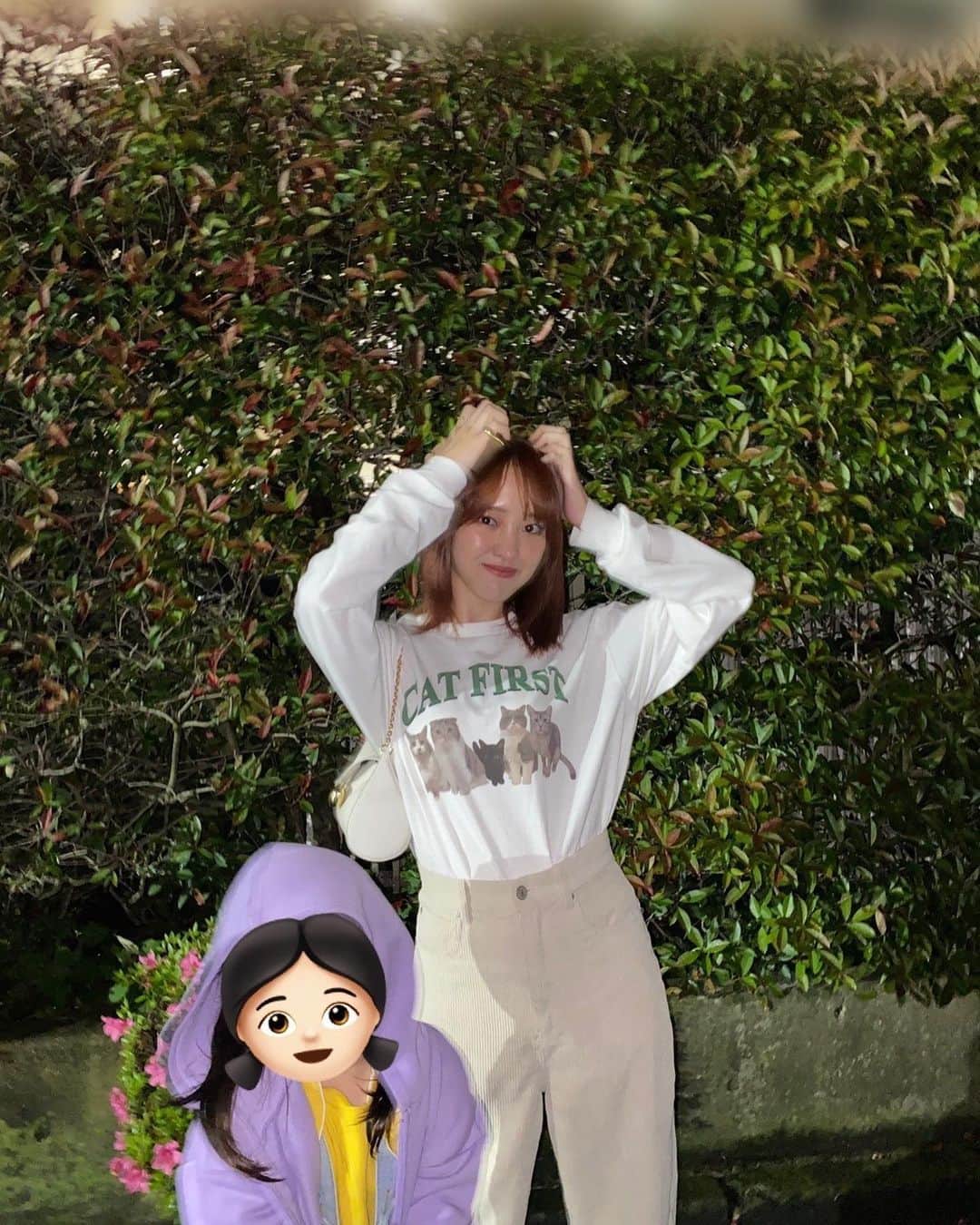 飯窪春菜のインスタグラム：「👧🏻☂️  雨続きだったけれど 明日は晴れるみたいですね🌞  写真を撮る時、いつも姪っ子は誰よりもノリノリで映り込んでくれます👧🏻💓 どこに行っても誰に会わせてもお調子者です🤣💛 村上ショージさんにもすっかり甘えきっていたくらい！笑 本当にうちの姪っ子、良いキャラしてるんだよな〜🤣  でもしばらく私は、ゼルダをプレイするために引きこもるので姪っ子にも次会うのはいつかなーという感じです✊🏻🔥笑  ずっっっっっっと待っていたから幸せ！！  #あなたの今の楽しみはなんですか？☺️」