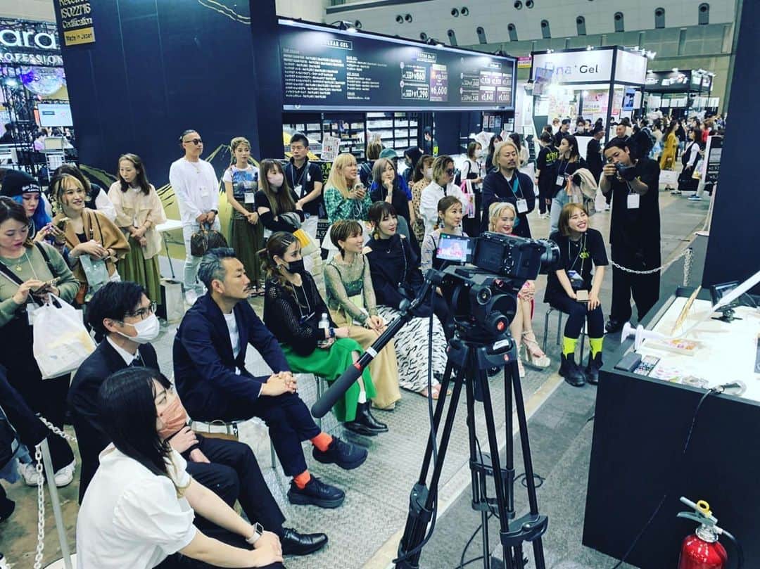 宇田川大輔のインスタグラム：「本日の職場 #vetrobranddirector #オーディション #vetro」