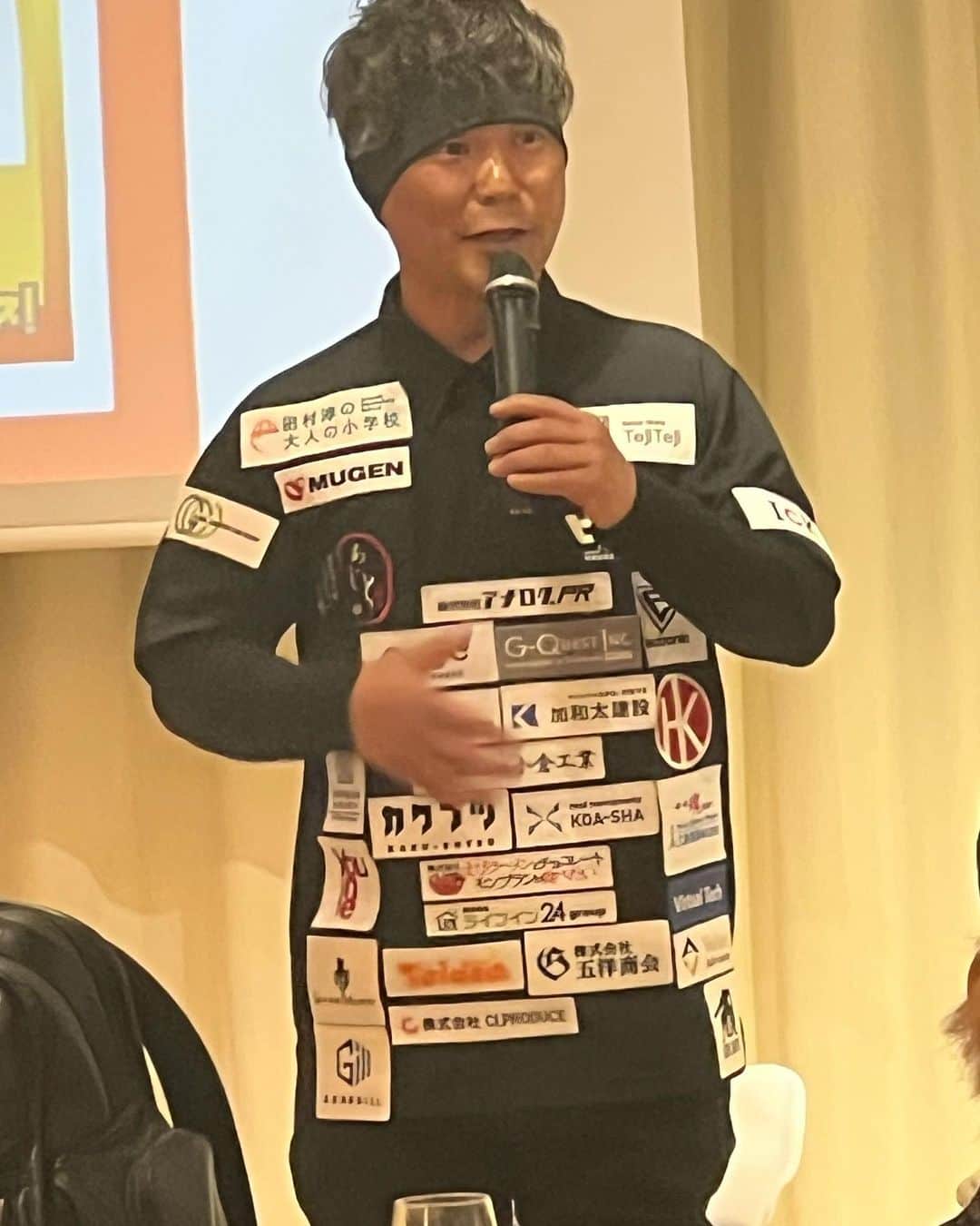 入江慎也さんのインスタグラム写真 - (入江慎也Instagram)「株式会社エスプライドさんがやられていらっしゃるサービス。 社長チップスを作らせていただきました。  全国の中小企業の経営者の方が、たくさん集まっていらっしゃいます。  吉本興業の後輩の安倍元首相のモノマネをしている、ビスケッティの佐竹がトークセッションの相手をしてくれました。  楽しい時間でした。 また懇親会では新しい経営者の方々とお名刺を交換をさせていただきました。 新しいご縁をありがとうございました。  #社長チップス #経営者 #社長 #ビジネス #清掃業 #ピカピカ」5月15日 18時40分 - oreirie0408
