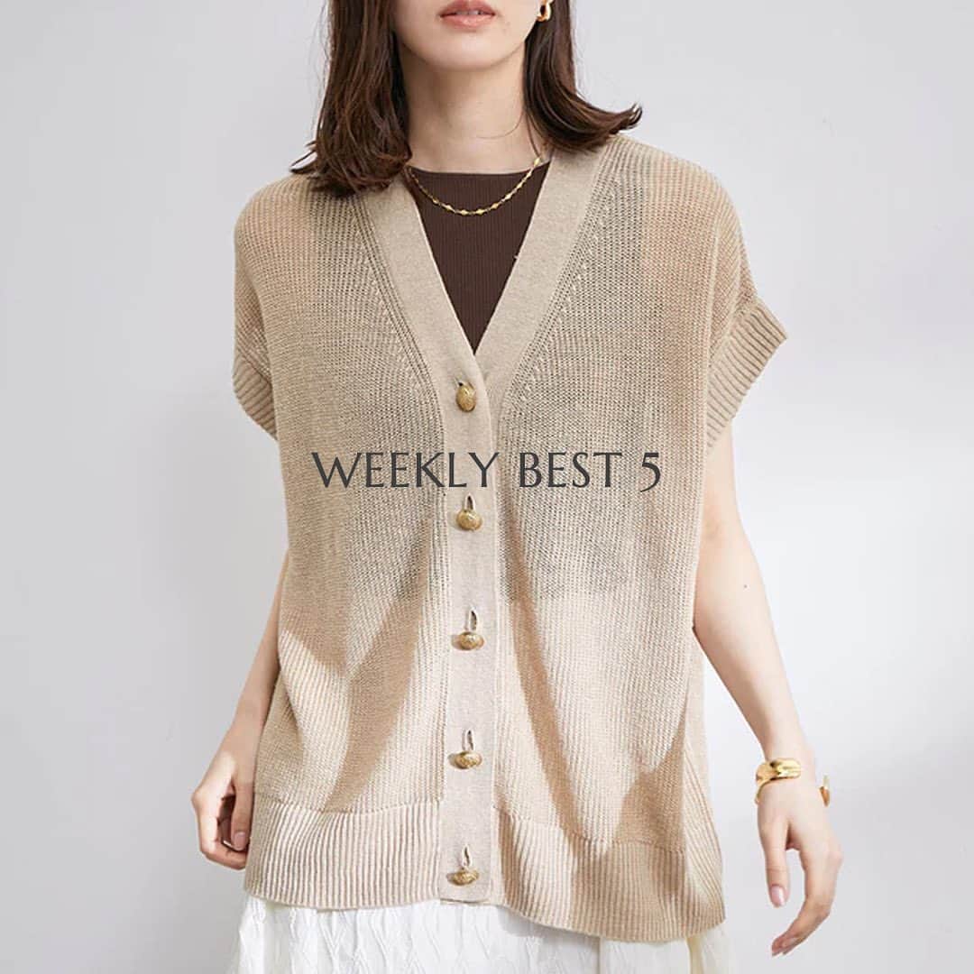 のインスタグラム：「\ WEEKLY BEST 5 /  ⁡ 先週の売れ筋アイテムをご紹介します✨ ⁡ ⁡ ⁡ ▶ITEM  ⁡ #GGJ23370 リネン畦ニットベスト ¥19,800 (税込) ⁡ #GGM23310 袖レースパフスリーブカットソー ¥17,600 (税込) ⁡ #GGE23460 エスパンディAラインシアーワンピース ¥24,200 (税込) ⁡ #GGC23170 ポケット付きタイトスカート ¥18,700 (税込) ⁡ #GGX82550 Y BAG Shoulder M ¥17,600 (税込) ⁡ J'aDoRe JUN ONLINEでご購入いただけます。 ⁡ ⁡ ⁡ @rope_jp @jadorejunonline  #通勤コーデ #通勤バッグ #オフィスカジュアル #大人カジュアル #休日コーデ #旅行コーデ #ロペ #ROPÉ #ropejp」