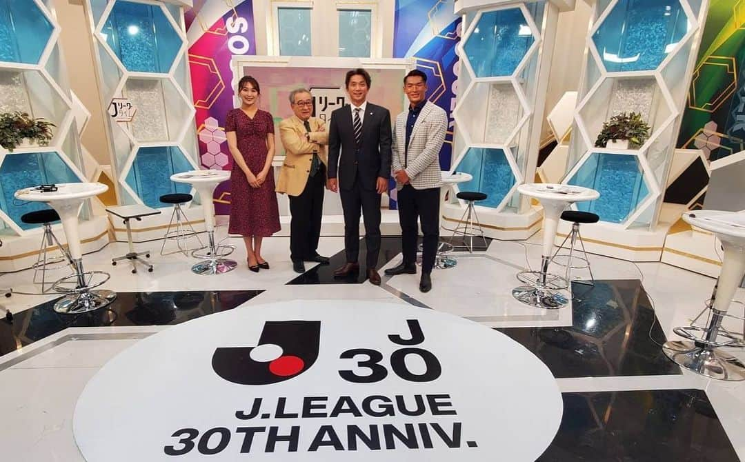 福西崇史さんのインスタグラム写真 - (福西崇史Instagram)「. 『Jリーグタイム』📺 Jリーグ30周年記念スペシャルでした♪⚽️ . Jリーグ30周年おめでとうございます🎉㊗️ 95年からJリーグに携われて幸せです⚽️🥰 番組の出演者も年代違いで面白かったし、当時を思い出しながらだったので、感慨深いものがありました🥹 . #jリーグ #jリーグ30周年 #jリーグタイム #nhk #高階亜理沙 #山本浩 #福西崇史 #槙野智章」5月15日 18時48分 - takashi_fukunishi