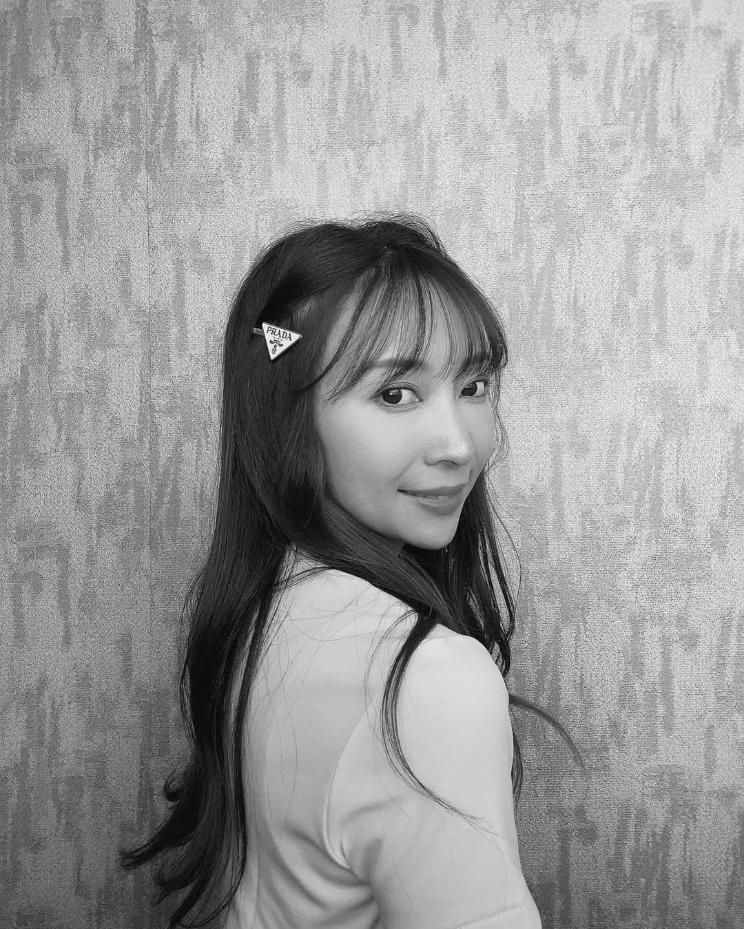rats1316のインスタグラム：「・ 👩🏻or💇🏻‍♀️  ここまで伸びると切ろうと思っても勇気がいるね。 ・ ・ ・ #longhair#ロングヘア」