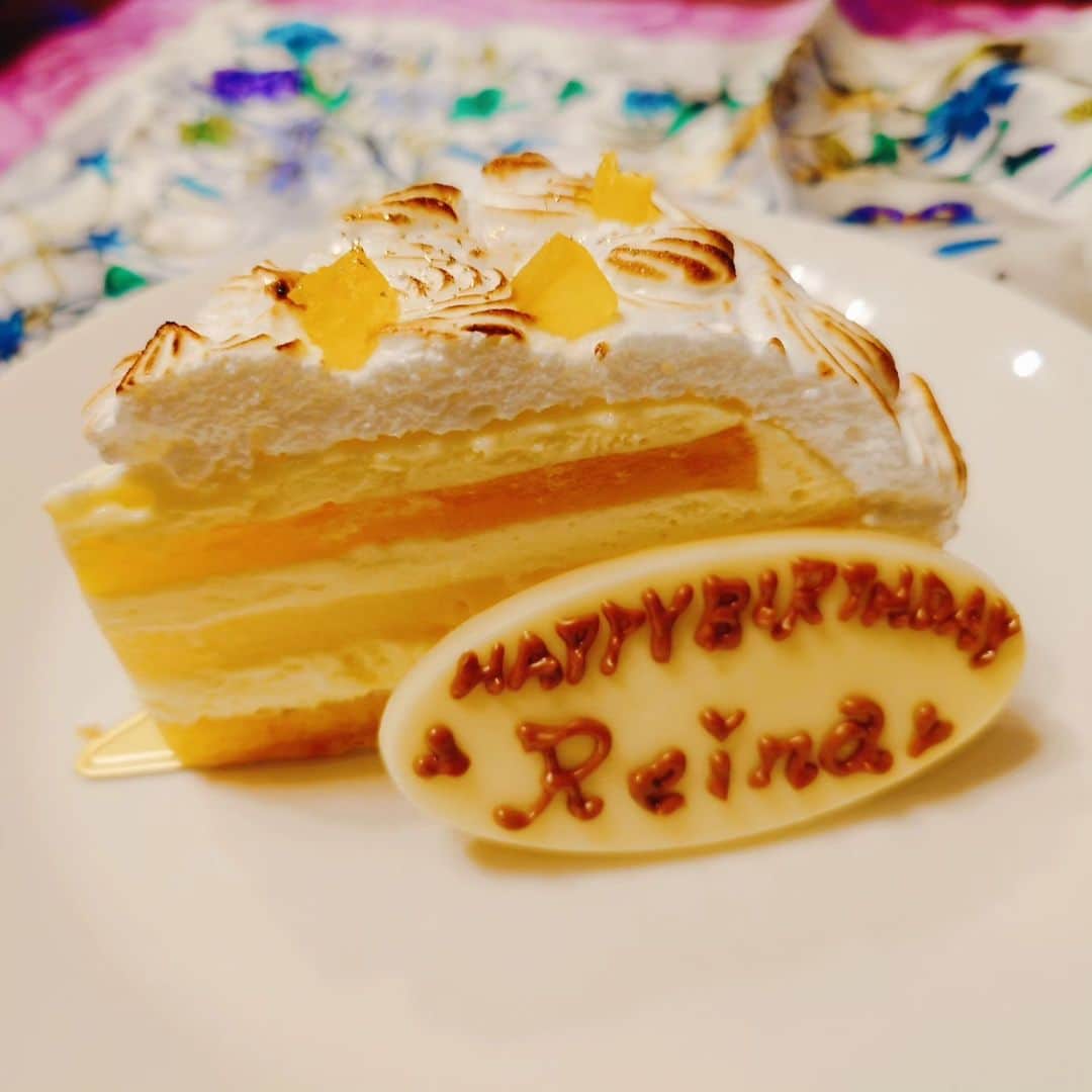 安済知佳のインスタグラム：「高坂麗奈さん🎺 お誕生日おめでとうございます🎉 今年も柑橘系のケーキ！  皆さんも沢山のお祝いしてくださってて嬉しいです😆  【響け！ユーフォニアム】8月4日公開のアンコン編、お楽しみに！  #anime_eupho  #高坂麗奈」
