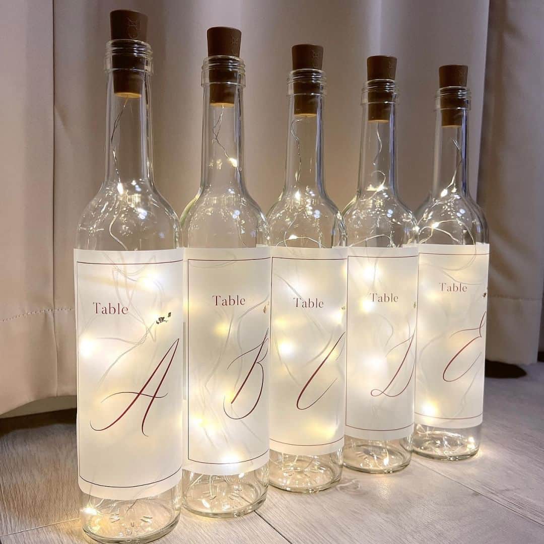 みんなのウェディングさんのインスタグラム写真 - (みんなのウェディングInstagram)「. . ˗ˏˋ Table Number...♥ ˎˊ˗ . こんばんは🌙みんなのウェディングです☺️ ⁡ 本日は、ゲストテーブルをもっと華やかに！ #テーブルナンバー DIYアイデア8選をお届け♥  ぜひ #ゲストテーブルコーディネート の参考にご覧ください◎  ⁡♡-----Special Thanks-----♡ @mayuko_wd_ さま @y_wd1112 さま @mnm_wedding_ さま @maki_____wd さま @mahowedding19 さま @summerfruits_wd さま @wd____m さま @kumakuma1154 さま  -------------------------------------------- 🌷結婚式準備に役立つ情報を更新中 　@minnano_wedding 🔗をcheck🕊️ ・ 🌷結婚式準備のお悩みや式場＆ドレスの予約相談は 《みんなのウェディング相談デスク》へ🕊️ ・ 🌷結婚式場の口コミ・本物の費用明細は 《みんなのウェディング》結婚式場検索へ🕊️ --------------------------------------------  #テーブルナンバーDIY  #ゲストテーブル #ゲストテーブル装飾 #装花コーディネート #会場装飾　 #流しテーブル #装花 #席札 #席札diy #プロフィールブック手作り #ペーパーアイテムdiy #ペーパーアイテム #ペーパーアイテム手作り #Ourlovestory #メニュー表手作り #メニュー表diy #花嫁diy #プレ花嫁diy #結婚式diy #2023夏婚 #2023秋婚 #2023春婚 #2023冬婚 #結婚式準備 #プレ花嫁」5月15日 19時00分 - minnano_wedding