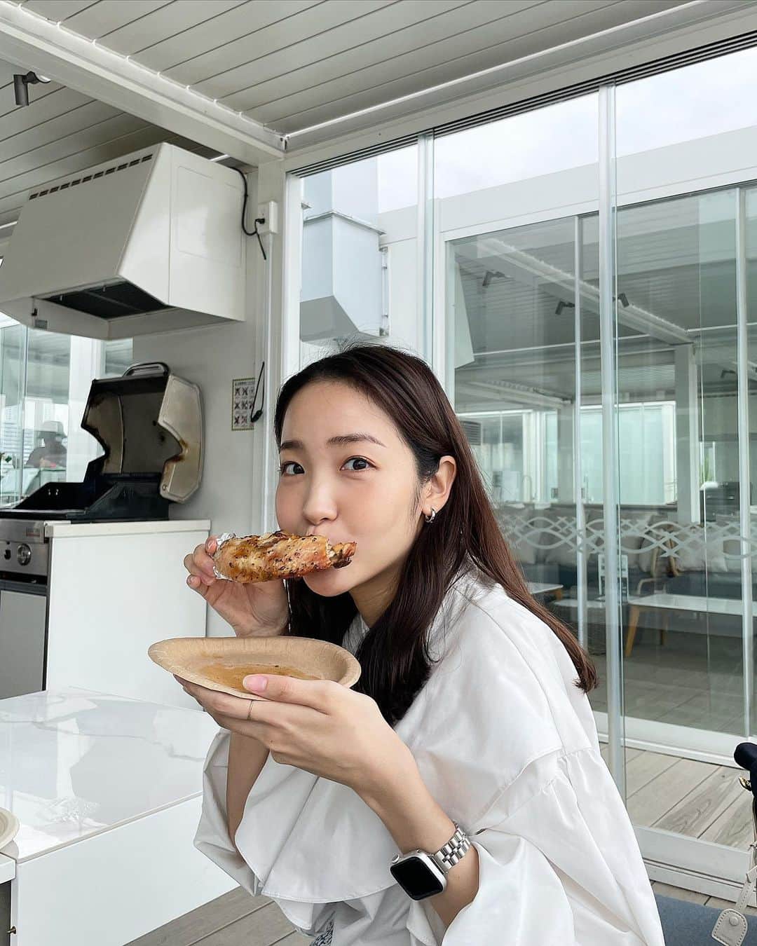 明星あゆみのインスタグラム：「夏が近づくと BBQってなーんでこんなに やりたくなるのー🍖🌞 冷暖房完備のBBQ快適でした！ . . . #BBQ #キラナガーデン豊洲 #バーベキュー」