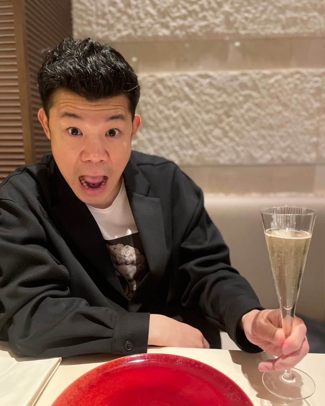 亀田興毅さんのインスタグラム写真 - (亀田興毅Instagram)「なんで関西人は『シャンパン』のことを『シャンペン』と言う人が多いんやろか。」5月15日 19時02分 - kokikameda