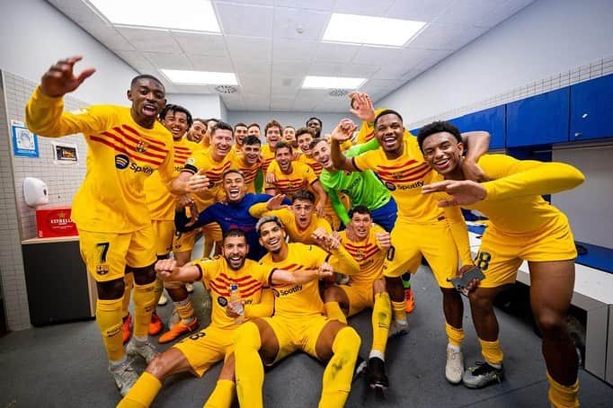 ウスマン・デンベレのインスタグラム：「CAMPEONEEEEESSS!!! La Liga es nuestra, vamos culers!! 🙌🏿 Força Barça SIEMPRE 🔵🔴」