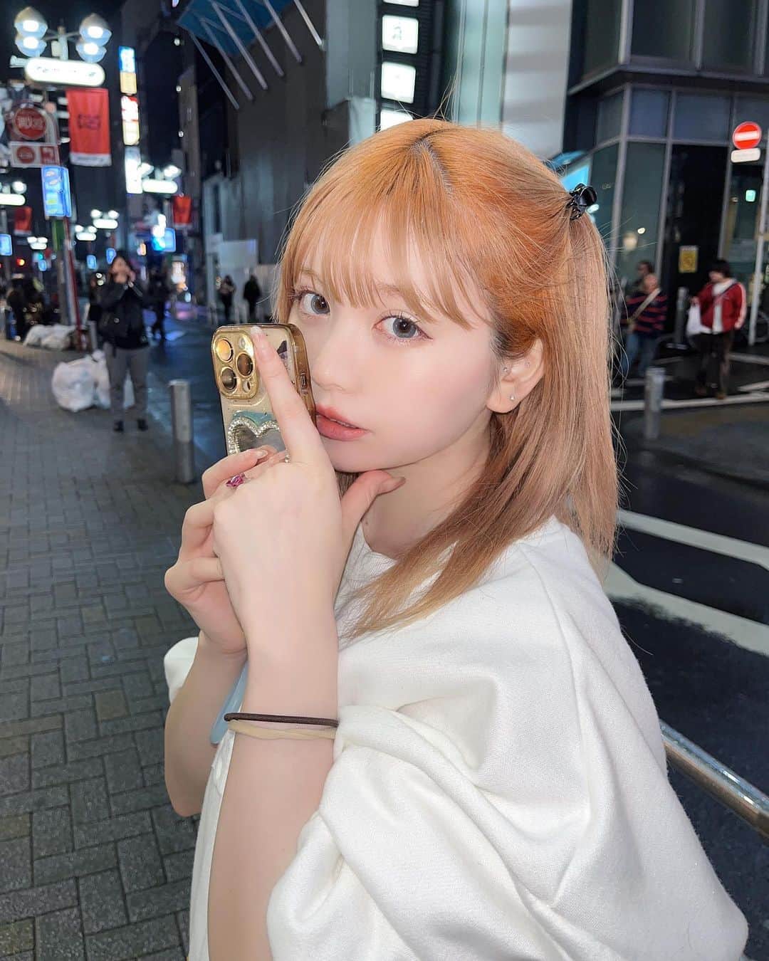 若林萌々のインスタグラム：「目の色ブルー🫐」