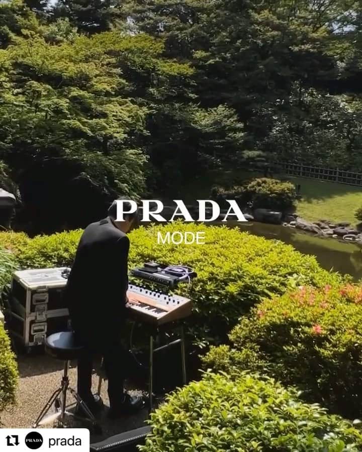 渋谷慶一郎のインスタグラム：「Thank you @prada . I was so fun😌 日本庭園でやった24チャンネルのサウンドインスタレーションにシンセサイザーを重ねたライブとアンドロイド Alter4とGPTを使ったライブがPRADAのオフィシャルに😉 Live performance with synthesizers layered on a 24-channel sound installation I did at the Japanese Garden and live performance using Android Alter4 and GPT.」