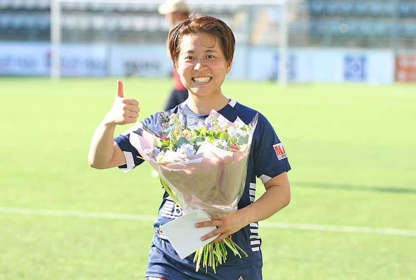 籾木結花さんのインスタグラム写真 - (籾木結花Instagram)「❤️🦁💙 Added this one to my football life as another unforgettable moment.   #östergötlandderby」5月15日 19時09分 - nicole10_official