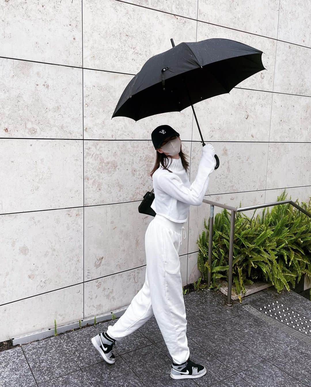 ダレノガレ明美さんのインスタグラム写真 - (ダレノガレ明美Instagram)「雨の日真っ白コーデ🌼」5月15日 19時10分 - darenogare.akemi