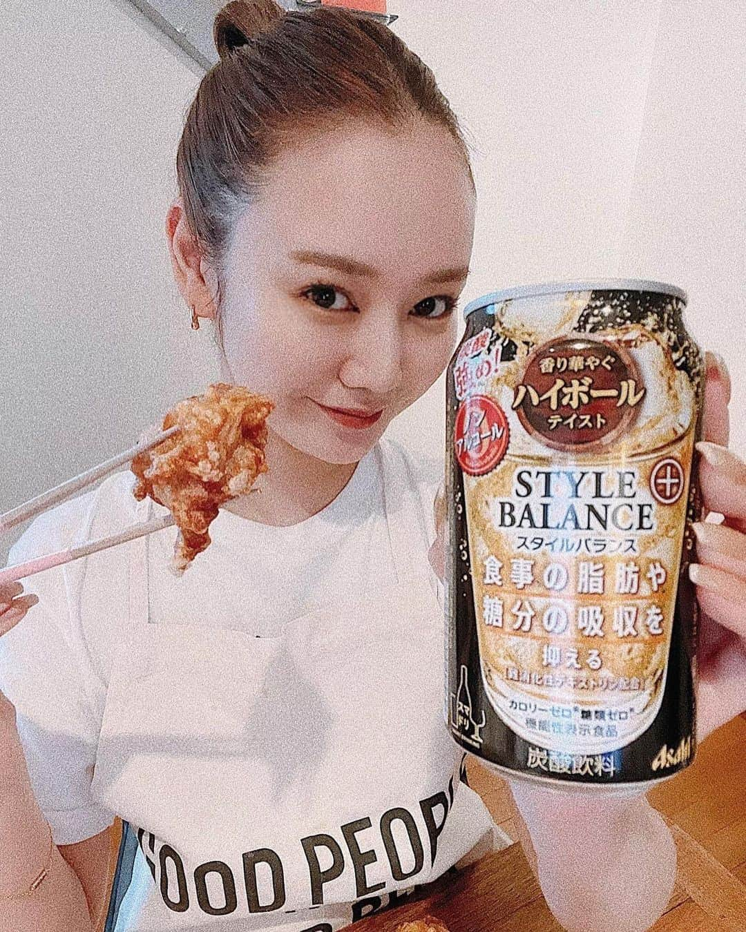 西本早希のインスタグラム：「・ アサヒビールさんから 発売されてるスタイルバランス 香り華やぐハイボールテイスト を いただいたので早速 🍺！  自分の夜ご飯は おつまみを作って それで済ますことが多いんだけど この日はハイボールテイストに合わせて  からあげ！ ハイカラ 🍺！(最高   この、 香り華やぐハイボールテイストは カロリー0糖類0なんだって 🍺 (最高2  飲みやすくて  お酒苦手な人でも  飲めそうな気がする🍺 (最高3  他にも6種類のフレーバがあったから 好きなもの探してみるのもオススメ 🍳！  ＠asahibeer_jp  #pr #スタイルバランス #ノンアル #スタバラ #お風呂上り #健康 #美容 #ジム #健康意識 #フィットネス #トレーニング #ダイエット #ノンアルコール」