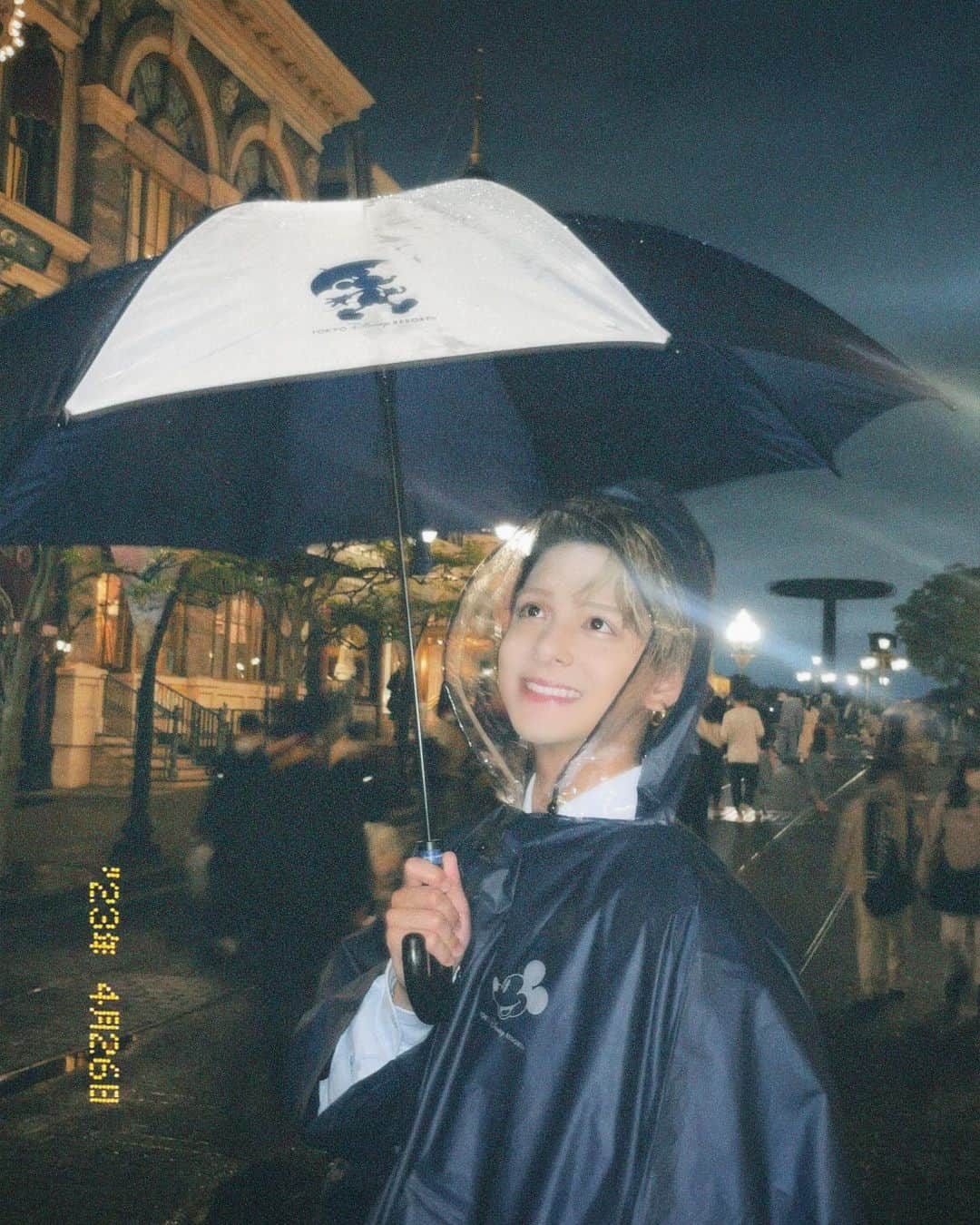 ゆりなさんのインスタグラム写真 - (ゆりなInstagram)「ディズニーシーデート♡ . あいにくの大雨と強風だったけど 2人だったらどんな場面も楽しんだと改めて思いました☺️ . . #ディズニー#ディズニーシー#東京ディズニーシー#Disney#tokyodisneysea#disneysea#カップル#couple」5月15日 19時26分 - riri_yurina