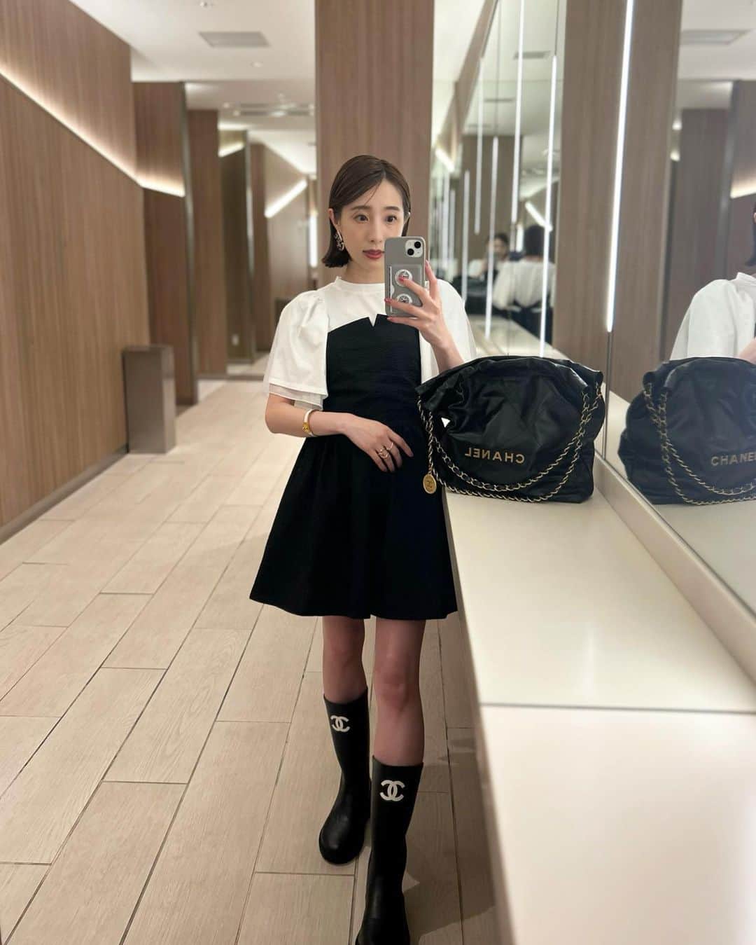 冨張愛のインスタグラム：「Rainy🌂🍬☔️」