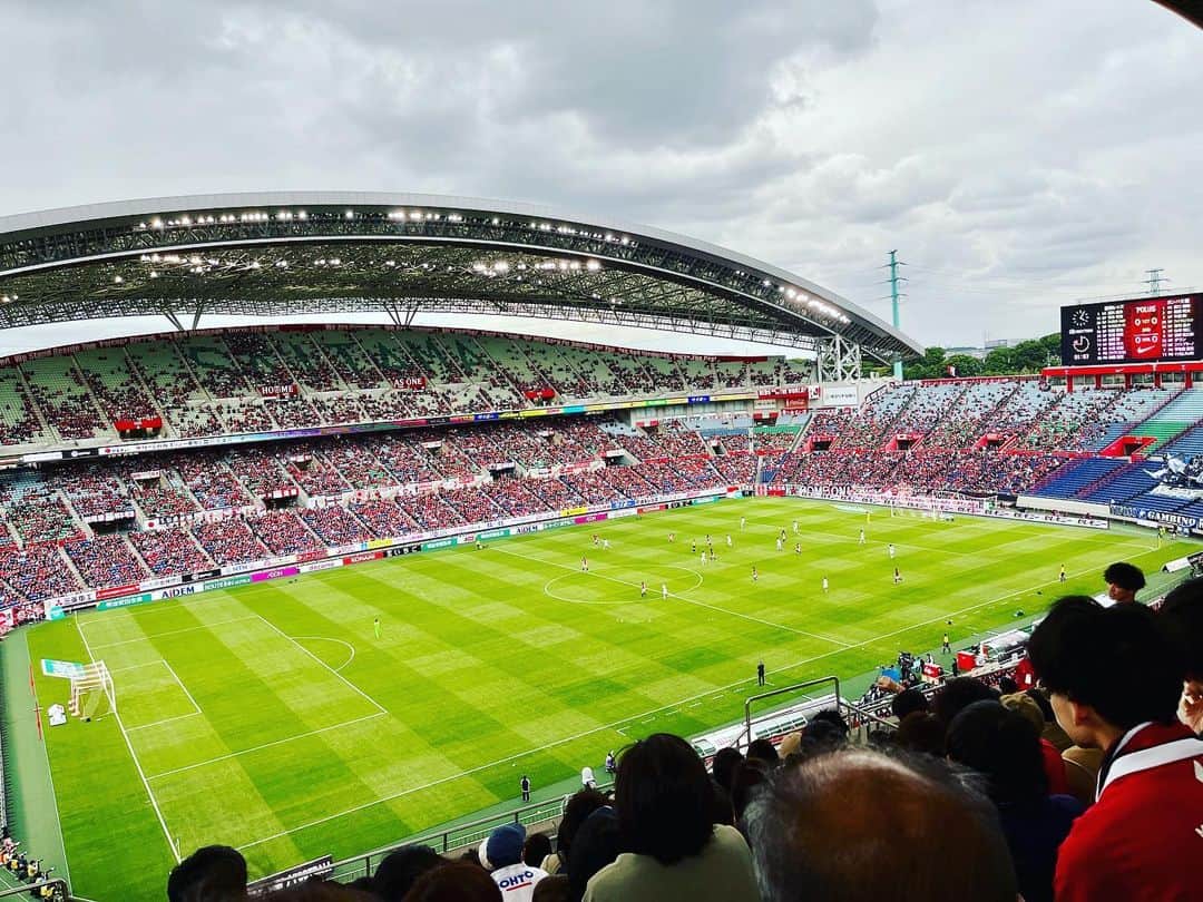 齋藤恵梨のインスタグラム：「. 【浦和レッズ】 . きょうで開幕から30周年を迎えたJリーグ⚽️ . 埼玉スタジアムできのう行われた Jリーズ30周年記念マッチ 浦和レッズvsガンバ大阪の試合を観戦してきました！ . 「オリジナル10」同志の一戦。 大久保選手の今季初ゴールも決まり、見事な逆転勝利で 30年前の開幕節のリベンジを果たしましたね！ 点が入るたびに 喜びのあまり、思わずガッツポーズをしていました🤣 次節も勝利に期待しましょう！ . . ここからは番組のお知らせです。 . NHKさいたま放送局では5月27日（土）に 『浦和への愛をこめて！Jリーグ30周年 　語り尽くそうレッズ！NHKさいたまFM公開生放送 　「浦和レッズvs.京都サンガ」』を実施予定です！ . 番組観覧のご応募は あす16日（火）午後11時59分まで 受け付けています🌸 . レッズ愛を語りながら、一緒に応援しましょう！ 皆さんのご応募をお待ちしています☺️ . . #埼玉 #NHKさいたま #Jリーグ #浦和レッズ #ラジオ #公開生放送 #キャスター」
