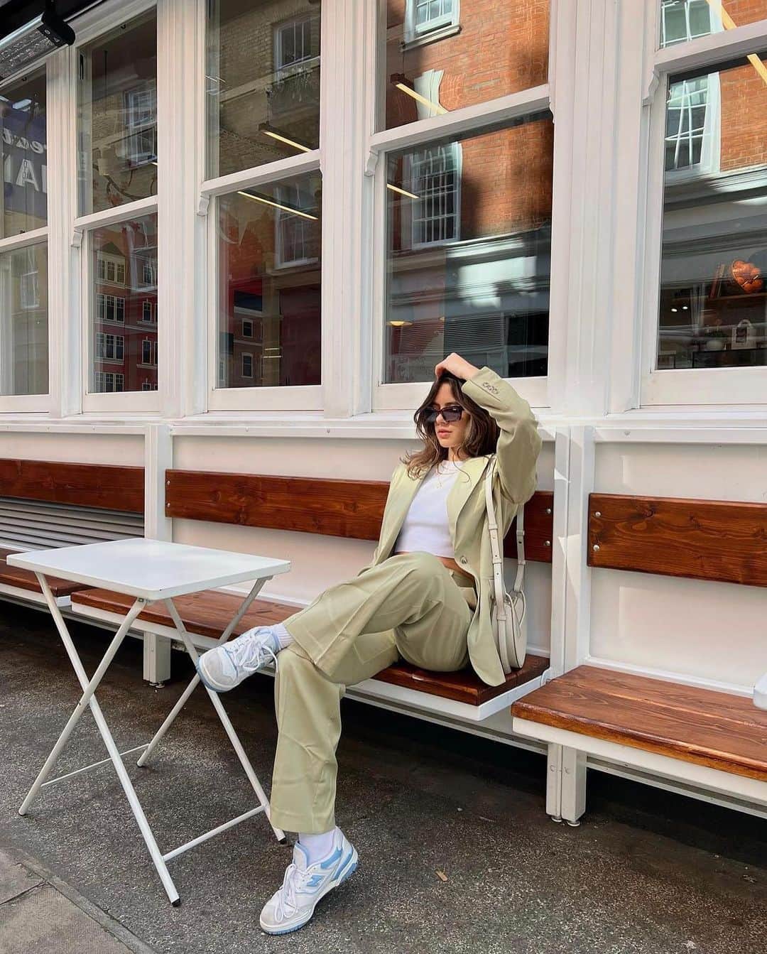 トップショップのインスタグラム：「Topshop suits you.  @tia_dewitt wears the oversized suit co-ord [113452709/113452714]」