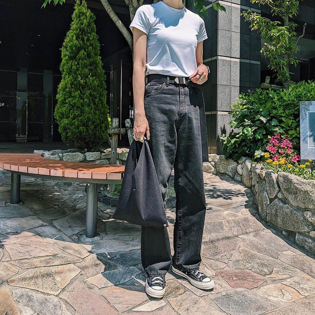 maai0528のインスタグラム：「〻👶🏻🕊️🪴🌼 ｍonotone‥🤍 ． ． ．  #fashion  #MOUSSY #uniqlo  #blkby  #MM6  #pixelで撮影」