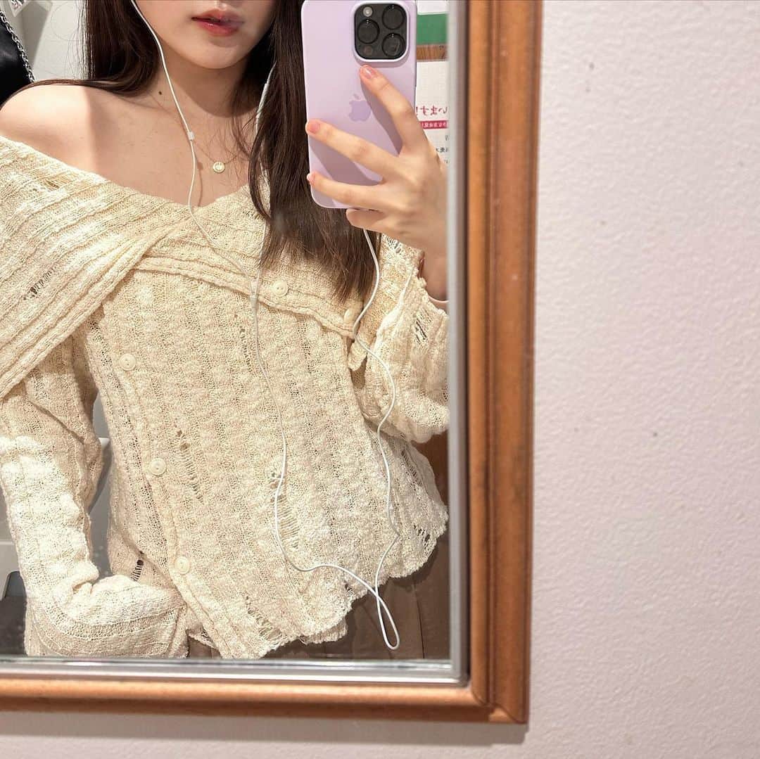 のインスタグラム：「梅雨になるから前髪切らなきゃですな！」