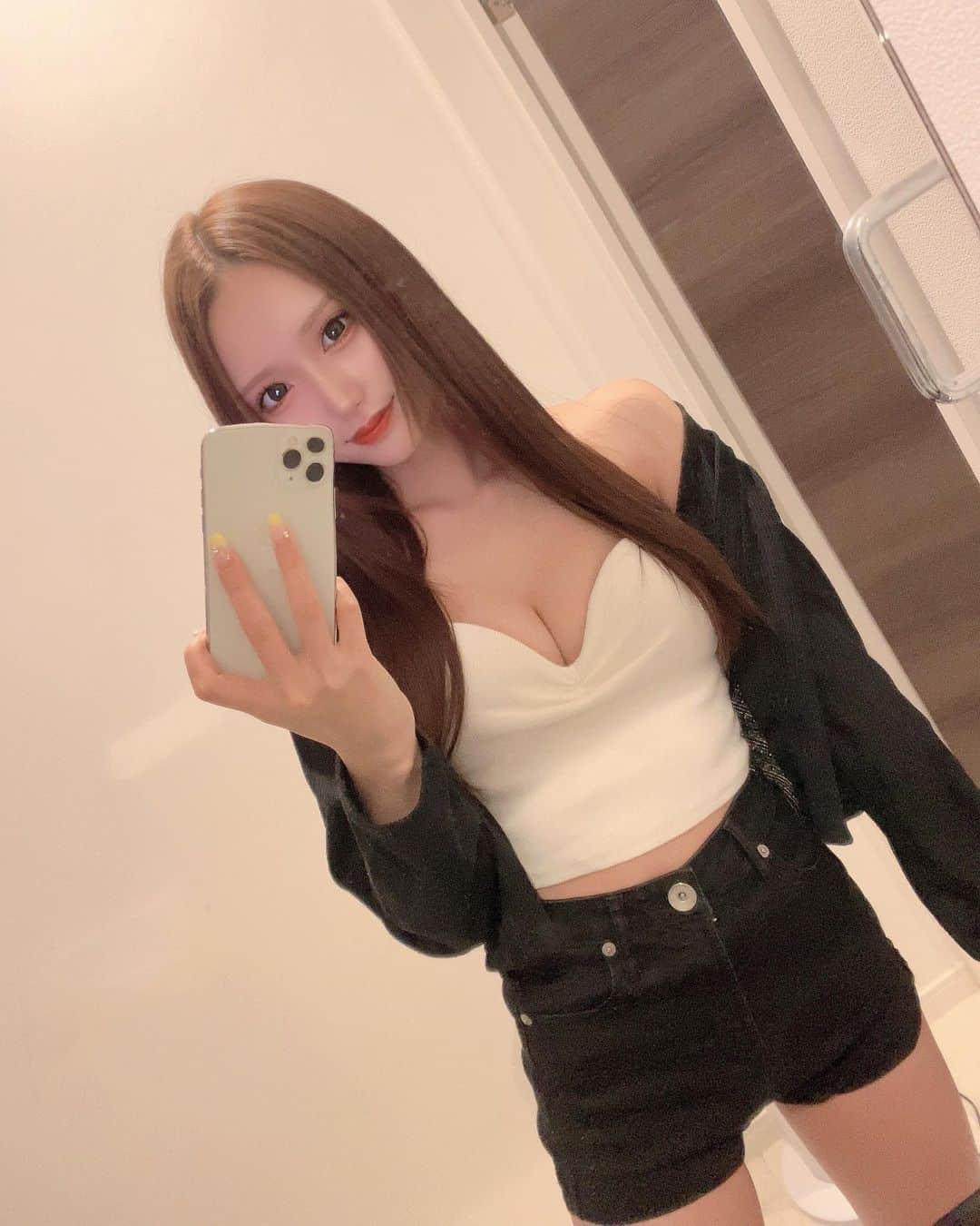 沙季のインスタグラム：「今日天気良かったな〜🌤🫧  早く夏になってほしー🌼👩🏻‍🦰  上のカーディガンはSHEINの🩵‪ この時期にめちゃくちゃ使いやすい🥰  クーポンコード🎈shaji  お買い上げ金額1～5,999円まではセール価格より15%OFF、6,000円以上は20%OFFが適用されます✨  ぜひ使ってね🐻 6月30日まで！🩵‪  #shein購入品 #shein #sheinコーデ #sheingals #ootd #ootdfashion #夏 #夏コーデ #夏服コーデ」