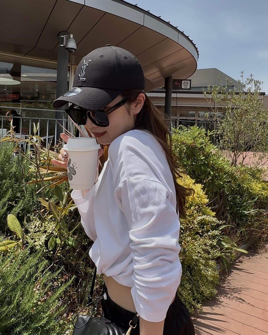 塚本いづみのインスタグラム：「🖤  T-shirt: @muji_global  cap: @newerajapan × @ysl  bottom: @zara  sneaker: @diesel  bag: @giannichiarini_jp」
