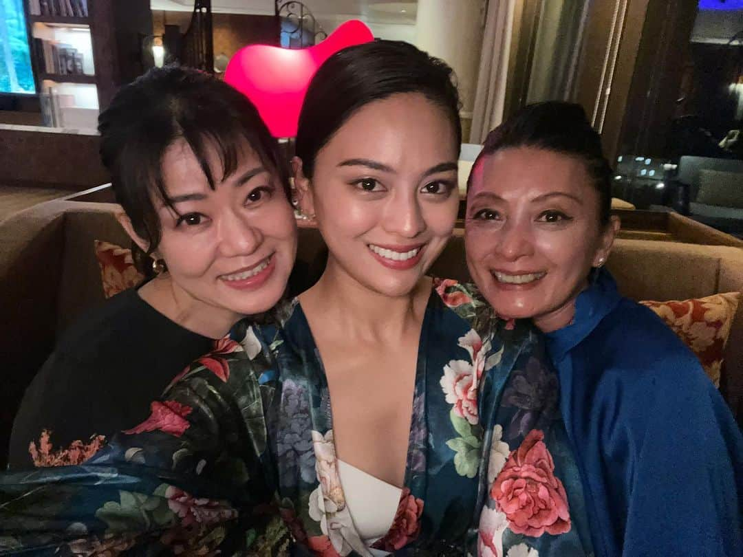 遊海 Yuumiのインスタグラム：「Happy Mother’s Day to my mothers ❤️ who give me a life in amazing world and who thought me so much in life ❤️ I love you both so much forever 💕💕  母の日おめでとう💕 大好きなママたちへ この世界に産んでくれて感謝、この世の中を生き抜く力と心を教えてくれて感謝❗️ #happymothersday #love #mommy #mothersday #母の日」