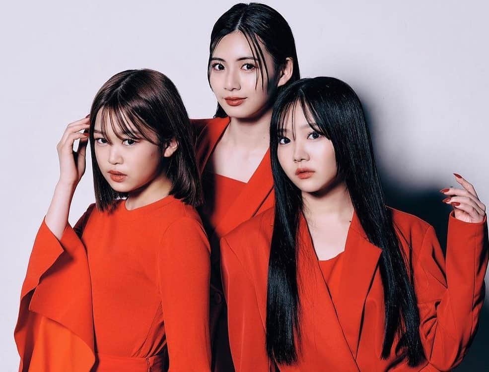 のインスタグラム：「iScreamさま 5/10 release『ALL MINE』 @iscream__official   Stylist▶︎ @kumikoyashiro  Hair&make-up▶︎ @sayaka.atoguchi  Hair&make-up assistant▶︎ @1129chan  @koki_0507_   -------------------------------- #hairmake #makeup #makeupartist #hairfashion #hairstylist #iscream #sayakaatoguchi #ヘアメイク #ヘアメイクアーティスト #メイクアップ #ヘアアレンジ #後口早弥香」