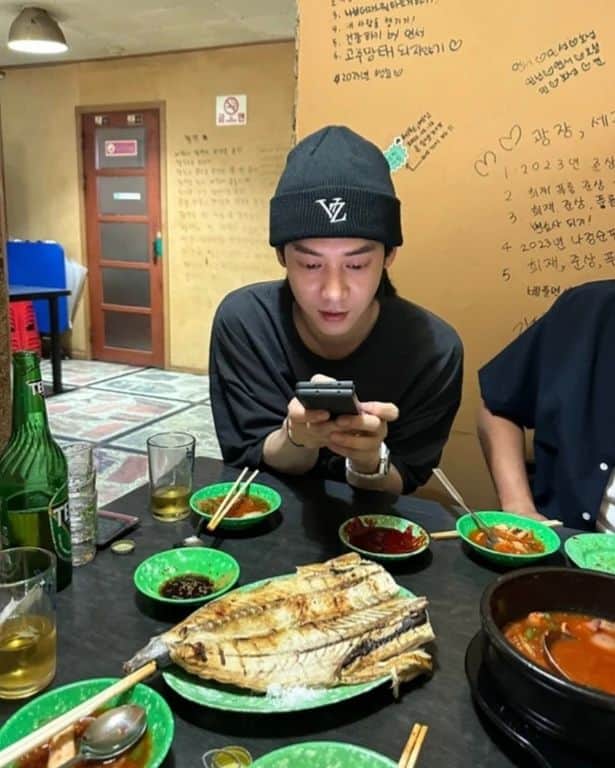 コヌ のインスタグラム：「일요일은 역시」