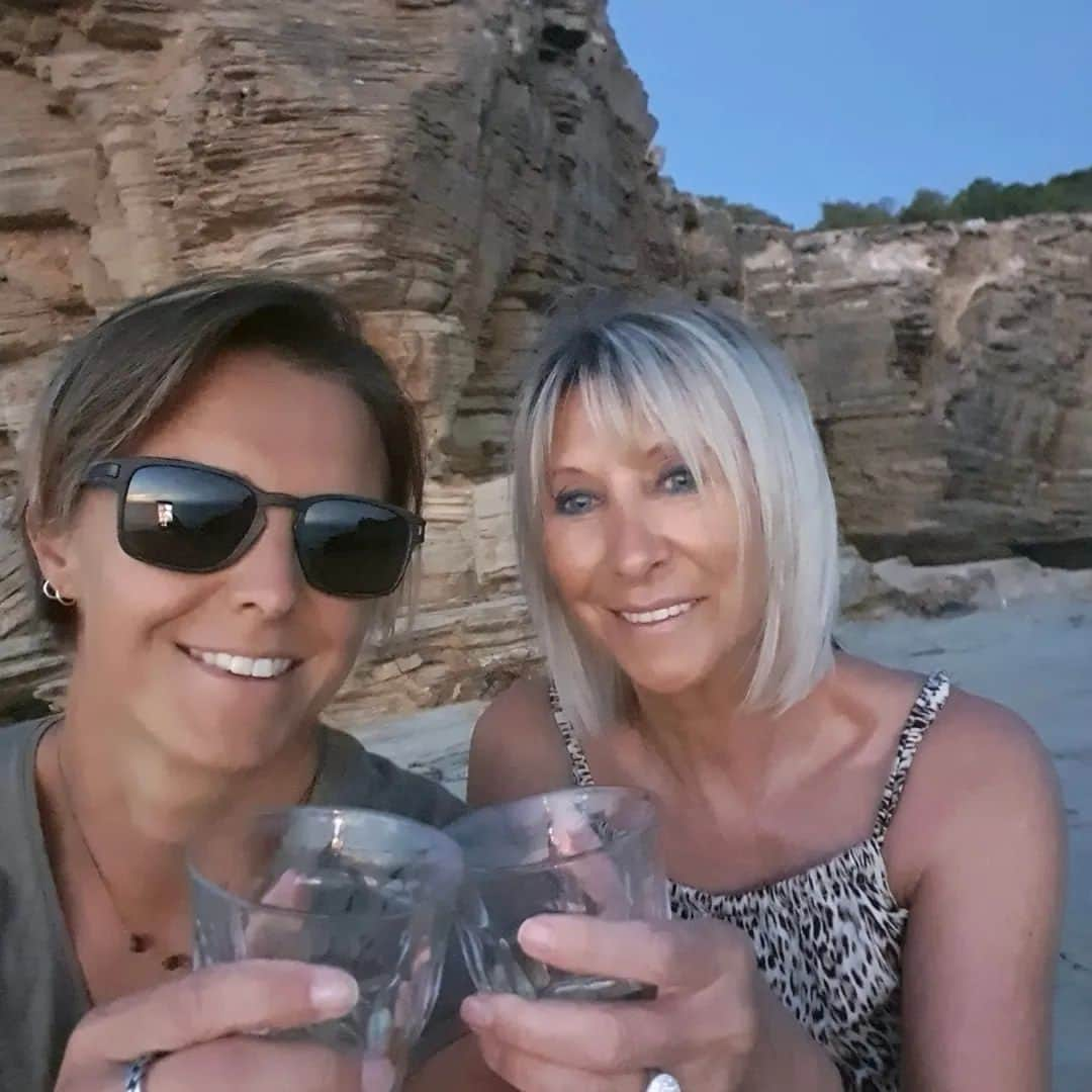 キルステン・フリプケンスのインスタグラム：「Cheers 🥂 to the best mum I could have ever wished for ❤️」