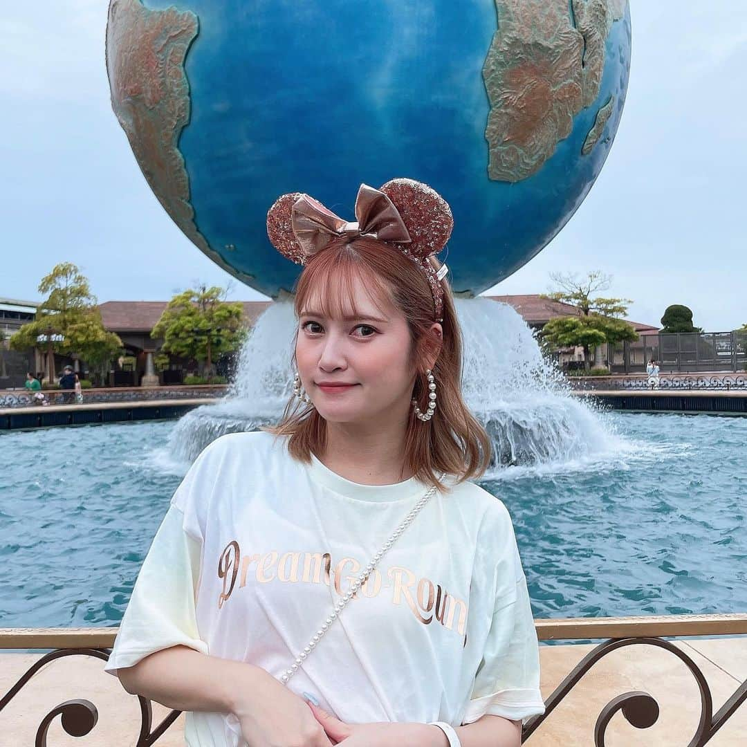 南彩夏のインスタグラム：「40周年Tシャツ可愛すぎ🐭💖 カチューシャ髪色Tシャツをピンクで合わせてみました🫧」