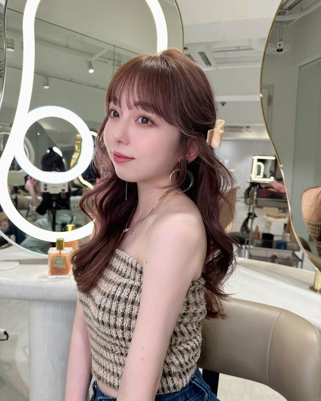 西田ひらりのインスタグラム：「ヘアアレンジも可愛すぎる🎀 どの写真が好きですか…?♡  ✂︎ @__imyour_tata」