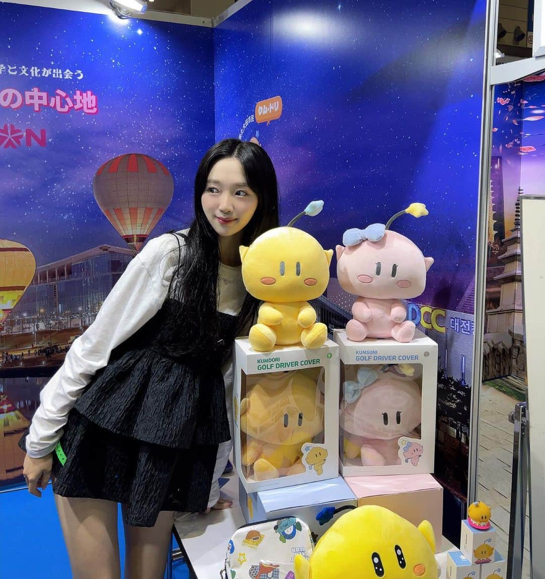 田口珠李さんのインスタグラム写真 - (田口珠李Instagram)「KCON JAPAN2023行ってきました♡  Kトラベルスタンプツアーでは ルーレットが回せたり、 私の大好きなドラマ『ホテルデルーナ』でIUさんが実際に着ていた衣装を見ることができて嬉しかった〜😮‍💨🤍  ビューティーブースでは、 ドクターズコスメのBANOBAGIブースに遊びに行ってきました！ パックもたくさん頂いたのでお肌の状態に合わせて使うのが楽しみ🐻‍❄️  ビューティーブースタグ  @banobagi_japan @fground.coltd_   #バノバギ #BANOBAGI #韓国美容 #ダーマコスメ #韓国コスメ #Kpop #fground.coltd_ #KCONJAPAN2023 #KTOWN #KTRAVEL」5月15日 19時59分 - suaaminm