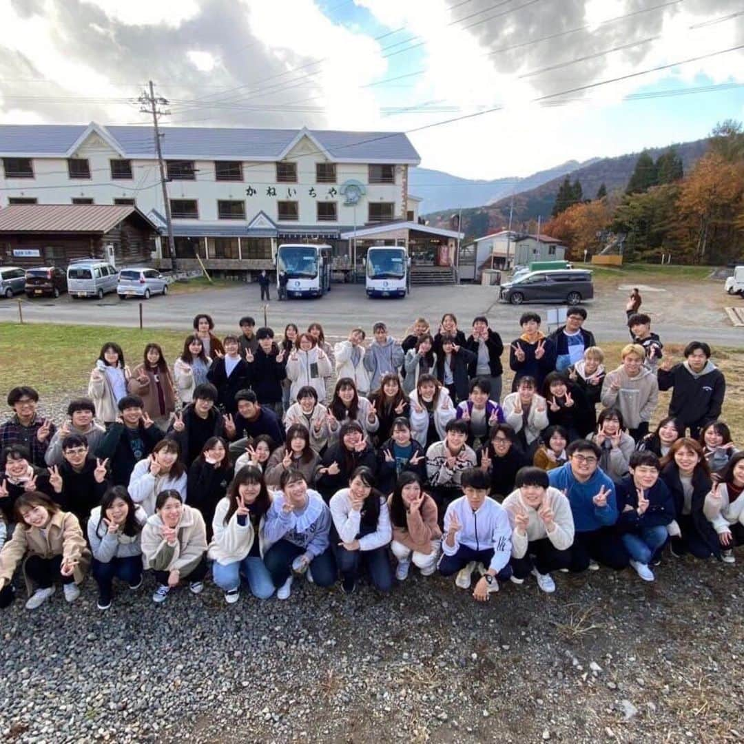 神戸学院大学さんのインスタグラム写真 - (神戸学院大学Instagram)「. ＼神戸学院大学　春の部活動紹介🌸／ 今回ご紹介するのは吹奏楽部です。 コンクール金賞を目指して日々努力しています！  🌟部員の人数 →53人  🌟活動場所 →神戸学院大学 有瀬キャンパス 第一文化体育館(森記念文化体育館)2階  第1音楽練習室 他  🌟活動時間 →週2日休み  平日  17:30-20:30  土曜日  13:30-17:30  日曜日  10:00-15:00  🌟活動内容 → 個人パート練習 学生指揮者によるセクション練習・合奏 松井先生による合奏  🌟業績 → 第69回兵庫県吹奏楽コンクール 大学部門 金賞🥇 第69回兵庫県吹奏楽コンクール 一般部門 銀賞🥈 第72回関西吹奏楽コンクール 大学部門 銀賞🥈  第50回兵庫県アンサンブルコンテスト大学部門  クラリネット四重奏  金賞🥇 サックス八重奏  金賞🥇 第50回兵庫県アンサンブルコンテスト一般部門 金管八重奏  銀賞🥈  🌟その他の本番 →野球応援や駅伝応援📣  船依頼演奏🚢  神戸まつりでのパレード  🌟高校生に伝えたいこと →本学吹奏楽部は、経験者に限らず、初心者も多く活躍しています。学生生活最後の4年間、私たちと充実させましょう。入部お待ちしております！  --------------------------------⠀ ⠀ 神戸学院大学のアカウントでは 学生が実際に撮影した等身大の情報を公開中✍️ @kobegakuin_university_koho ぜひフォローして応援お願いします📣 ⠀ -------------------------------- ⠀ #神戸学院大学 #学生広報サポーター #神戸学院学生広報グループ #辻ゼミナール #ブランディング研究会 #神戸学院 #神戸学院大 #kobegakuin #kobegakuinuniversity #吹奏楽部 #吹奏楽 #ブラスバンド #ブラバン #吹部 #部活紹介 #部活動紹介 #サークル #サークル紹介 #音楽 #学生指揮者 #吹奏楽コンクール #課外活動 #楽器演奏 #大学生 #大学生活 #大学紹介 #受験生とつながりたい #大学生の日常 #受験生応援」5月15日 20時00分 - kobegakuin_university_koho