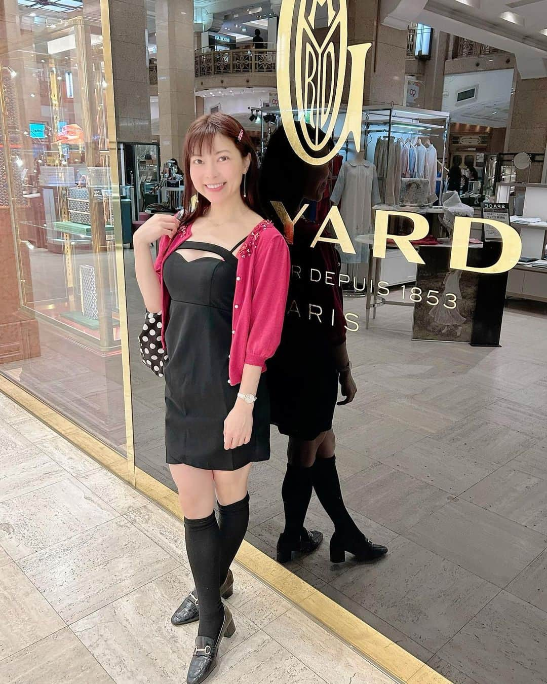 DJ MIYAさんのインスタグラム写真 - (DJ MIYAInstagram)「やっほー❤️💖今週は東京は30℃になるっていうんだけど笑 もう初夏？^ - ^ みんなフェスとかの準備はSHEINで揃えるのがいいよねー💗  半袖ワンピの季節🌈そろそろ水着や👙夏のコーデも用意しておきたいよね💖  @shein_japan  @sheinofficial   最新トレンドアイテムがお得に💓  この写真のコーディネート💗はこんな感じです❤️  DAZY Solid Cut Out Front Ruched Tube Bodycon Dress  商品番号:13740148  https://shein.top/hofor9f  ◉スマホケースもキラキラ  Rhinestone Decor Clear Phone Case  商品番号:3087089  カラー: ピンク, サイズ: iPhone 14 https://shein.top/lg4qw4v  Coupon Code：  JPSMF065 （いま限定クーポン）    (extra 15%~20% off, valid until  6月末）  お買い上げ金額1～5,999円までは15%OFF、6000円以上は20%OFFになります。  いつものクーポンとは別物だよ♩  SHEINミュージックフェスタコレクションをチェックしよう！HOTな夏を過ごす準備はOK？  ぜひお買い物に役立ててね❤️    #SHEINmusicfest  #SHEINforAll  #SHEINpartner #今日のコーデ  #SHEIN #SHEINコーデ  #インフルエンサー #インスタグラマー #ファッション #コーディネート #ファッションコーデ #花柄ワンピ #黒ワンピ #通販サイト #コーデ #ファッションインフルエンサー #ユーチューバー #チャンネル登録お願いします #ファッション好き #トラベルインフルエンサー #トラベラー #ファッション大好き #デートコーデ #春コーデ #トラベラー #花柄ワンピース #花柄スカート #夏コーデコーデ #水着コーデ」5月15日 20時01分 - dj_miya