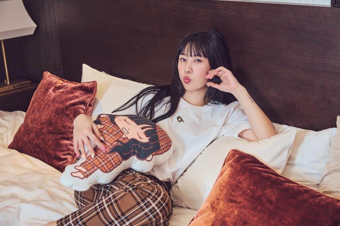 のインスタグラム：「さ、誰の枕元に行こうかなー？ ⁡ Whose bedside shall I go to? ⁡ 누구 옆에서 갈까요? ⁡  WHITE JAM S/S Collection "OYASUMI LITTLE JAM" Project planner  @wjf_nikki  Project manager  @19arisa91  Photo @izaki_photo」