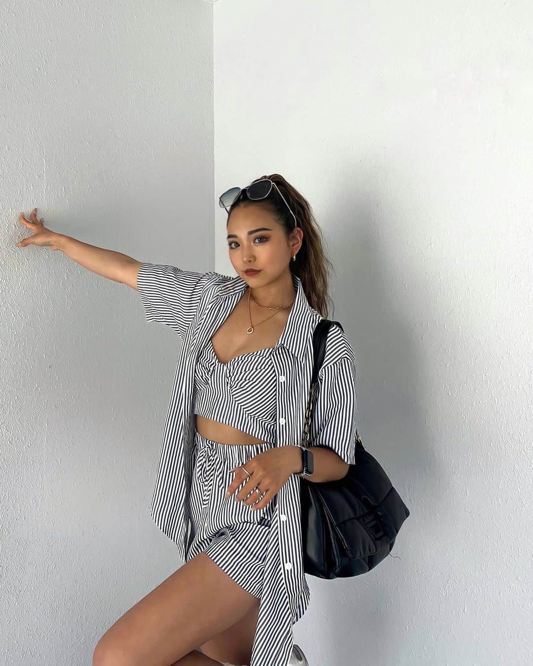 のインスタグラム：「@shein_japan で買った3点セット可愛い😮‍💨💖 これで2000円は安すぎ！  4色展開でカラバリ豊富だし、涼しくて可愛いからおすすめ！！  ４枚目に他のカラーと品番と値段も載せてるから参考にしてね🫶🏽✨  #fashion#shein購入品#sheinコーデ #プチプラコーデ#シーイン#夏コーデ#シャツコーデ」
