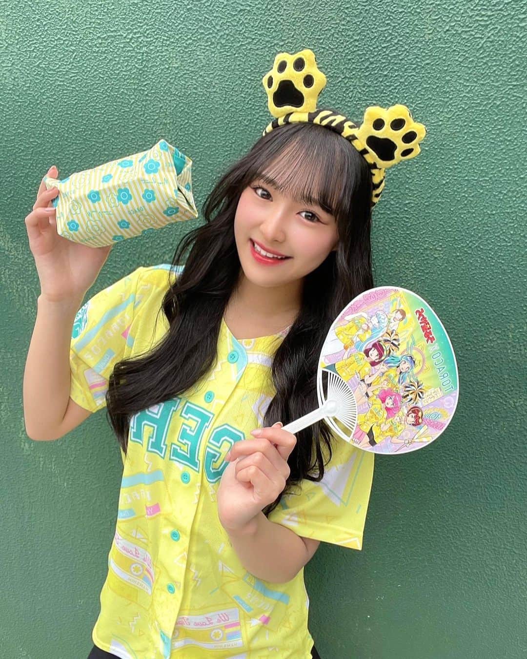 のインスタグラム：「♡  #TORACODAY 🐯 ⁡ 今年も可愛いプレゼントもらえて幸せ💛 ⁡ 1日目 #TORACO ユニフォーム  2日目 #MARYQUANT コラボの #TORACO ポーチ 3日目 #MARYQUANT コラボの #TORACO スマホショルダー ⁡ 横浜DeNA との首位攻防戦🔥 3連勝とらほーで単独首位に！！！ ⁡ 最高に楽しいTORACODAYになったよ！ ♡ ♡ #阪神タイガース #甲子園球場 #甲子園球場グルメ #TORACO #happy #Instagood #Instafood #TORACODAY #TORACODAY2023」
