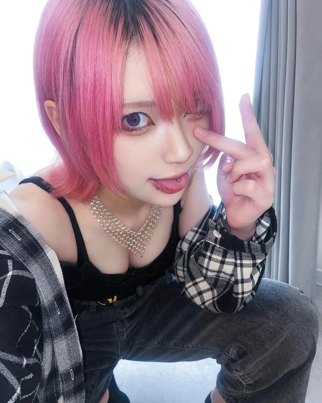 ぽにょ皇子のインスタグラム：「私服💓  #cosplay #cosplayer #cosplaygirl #コスプレ #コスプレイヤー #グラビア #dj #ポートレート #portraitphotography #portrait #pink #Japanese #自撮り」