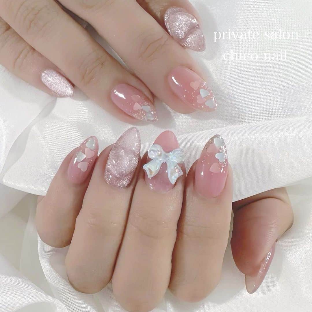 愛内みさのインスタグラム：「・ ピンク×水色でキキララみたいなガーリーnail♡  ୨୧┈┈┈┈┈┈┈┈┈┈┈┈┈┈┈┈┈┈┈┈┈┈┈  中目黒駅から徒歩3分『chico nail』  【営業時間】  平日 10:30〜最終受付18:30 土日祝 11:00〜最終受付17:00  【ご予約・お問い合わせ】 ▫︎LINE @chiconail  〒153-0051 東京都目黒区上目黒2-13-6 神田屋ビル402   design account @chiconail_0331   ୨୧┈┈┈┈┈┈┈┈┈┈┈┈┈┈┈┈┈┈┈┈┈┈┈  chico nailはこんな方におすすめ  ▪︎個室のプライベート空間で施術時間を過ごしたい  ▪︎丁寧なケアでもちのよいジェルネイルを楽しみたい  ▪︎上品と可愛いを両方とりいれたい  ▪︎淡いカラーがすき  ▪︎デザインやカラーを一緒に考えて欲しい、お任せしたい  ▪︎周りを気にせずお喋りしたい  ▪︎施術中は映画やドラマをみてゆっくり過ごしたい (Netflix、Amazon primeなど完備☺︎)  一人一人に寄り添って 丁寧に施術いたします☺️  持ち込みデザインは内容によって 料金と施術時間が変わります。 ご予約、ご相談はお気軽にLINEからお問い合わせください☺︎  ･─･･─･･─･･─･･─･･─･･─･─･･─･･─･─･･─･ #hpb_nail#ガーリーネイル#桃ネイル#ニュアンスネイル#きれいめネイル#春ネイル#オフィスネイル#シンプルネイル#ちゅるんネイル#ブライダルネイル#大人可愛い憧れネイル#中目黒ネイルサロンchiconail#チコネイル#中目黒ネイル#上品ネイル#目黒ネイル#シンプルネイル#パラジェル#中目黒#目黒#目黒ネイル#プライベートサロン#大人コーデ#ショートネイル#パラジェル登録サロン#네일스타그램#네일」