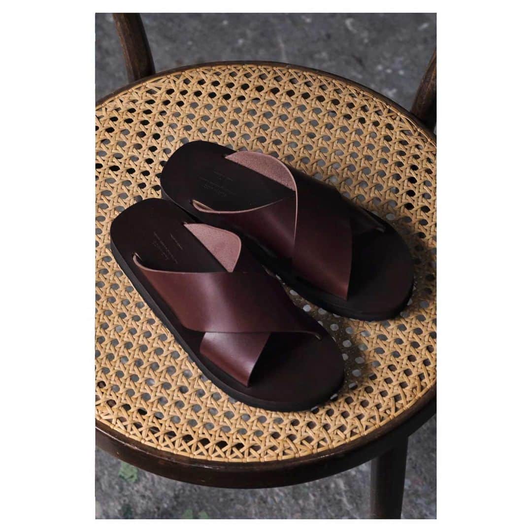 スロウのインスタグラム：「・・・  2023SS new arrivals cross sandal  #slow2008  #slowandco  #slow」